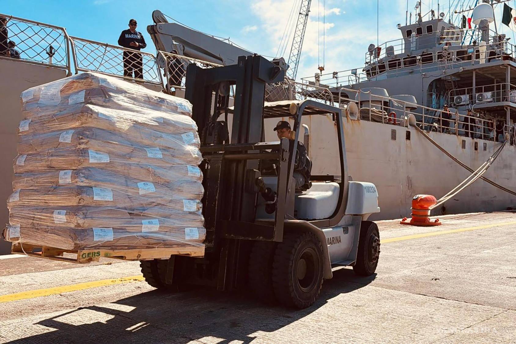 $!El Gobierno de México informó sobre el envío de más de 814 toneladas de víveres a Cuba como un símbolo de “solidaridad y ayuda humanitaria”.