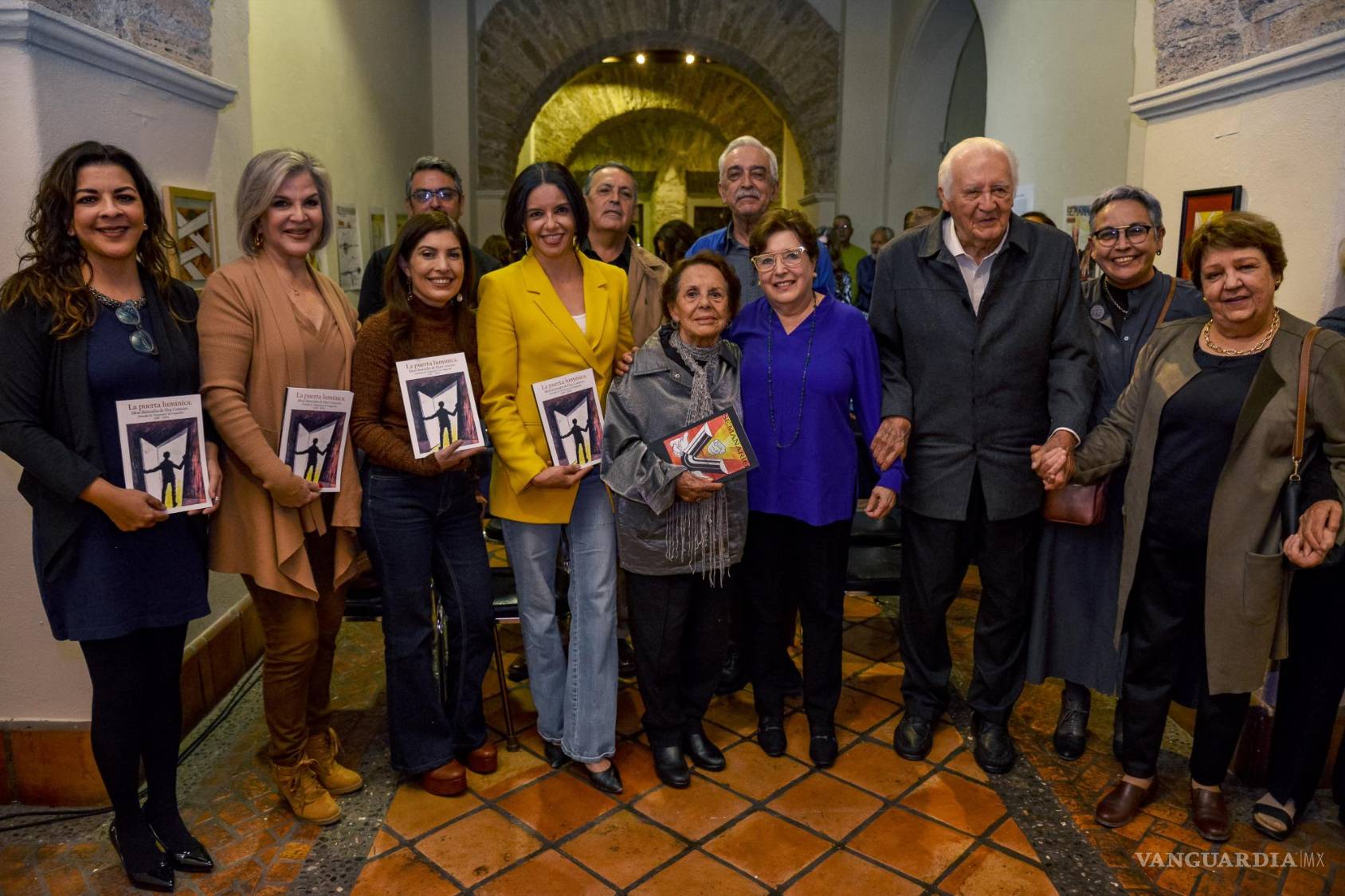 $!Al evento acudieron familiares, compañeros y amigos del artista.