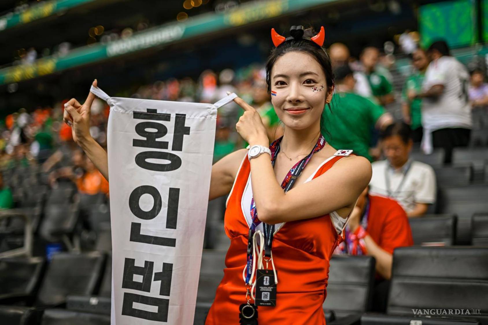 $!Aficionados surcoreanos en Monterrey muestran su apoyo a la selección de Corea del Sur durante el Mundial 2026, en un ambiente de convivencia con seguidores locales.