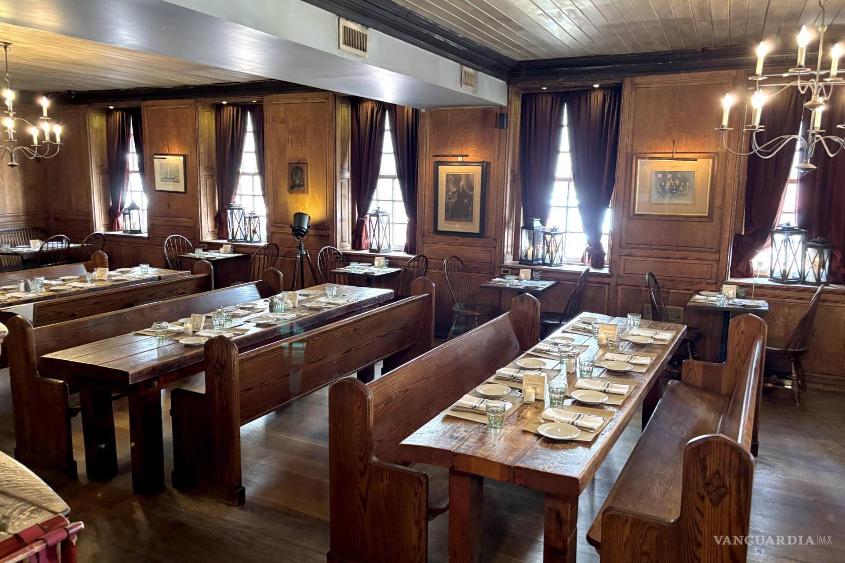 $!El interior del histórico bar-restaurante Fraunces Tavern en Manhattan, Nueva York.