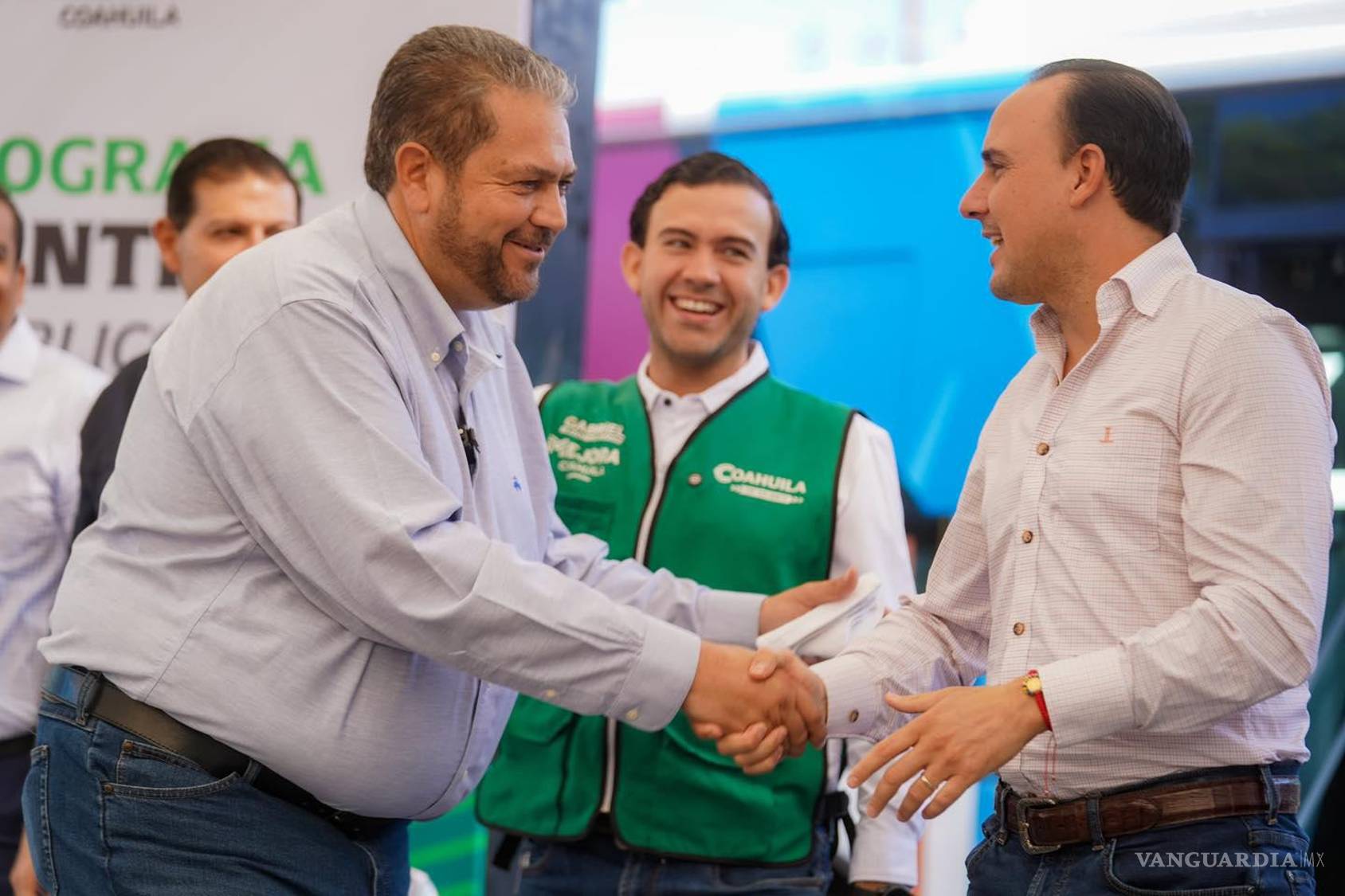 $!El alcalde Tomás Gutiérrez Merino acompañó el anuncio del nuevo servicio intermunicipal que conectará con Saltillo.