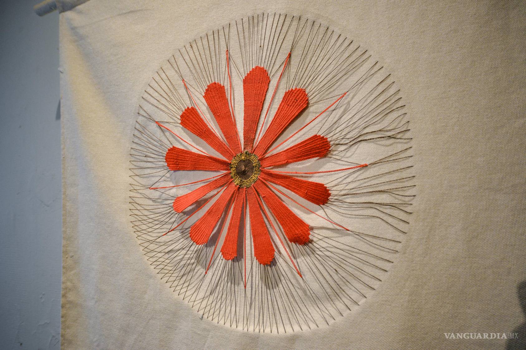 $!Inaugura Laila Castillo exposición que se inspira en la flora medicinal del Cañón de San Lorenzo