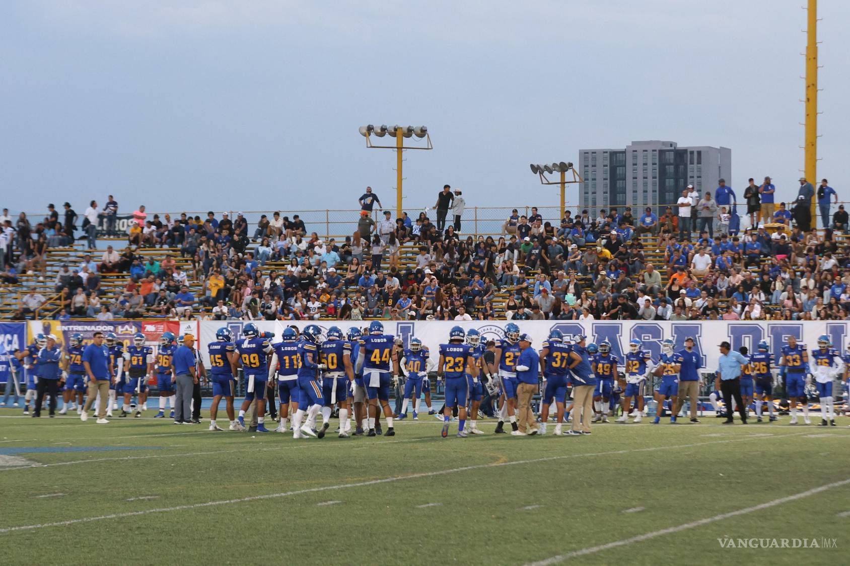 $!El público disfrutó de un duelo intenso de principio a fin en la Semana 1 de la ONEFA.