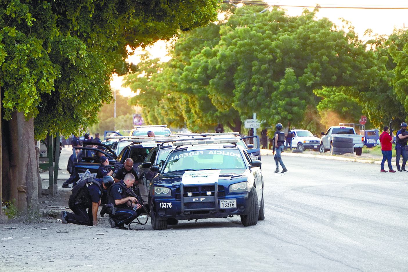 $!AMLO cede y libera al hijo del "Chapo" Guzmán; el narco manda: Desatan delincuentes terror en Culiacán