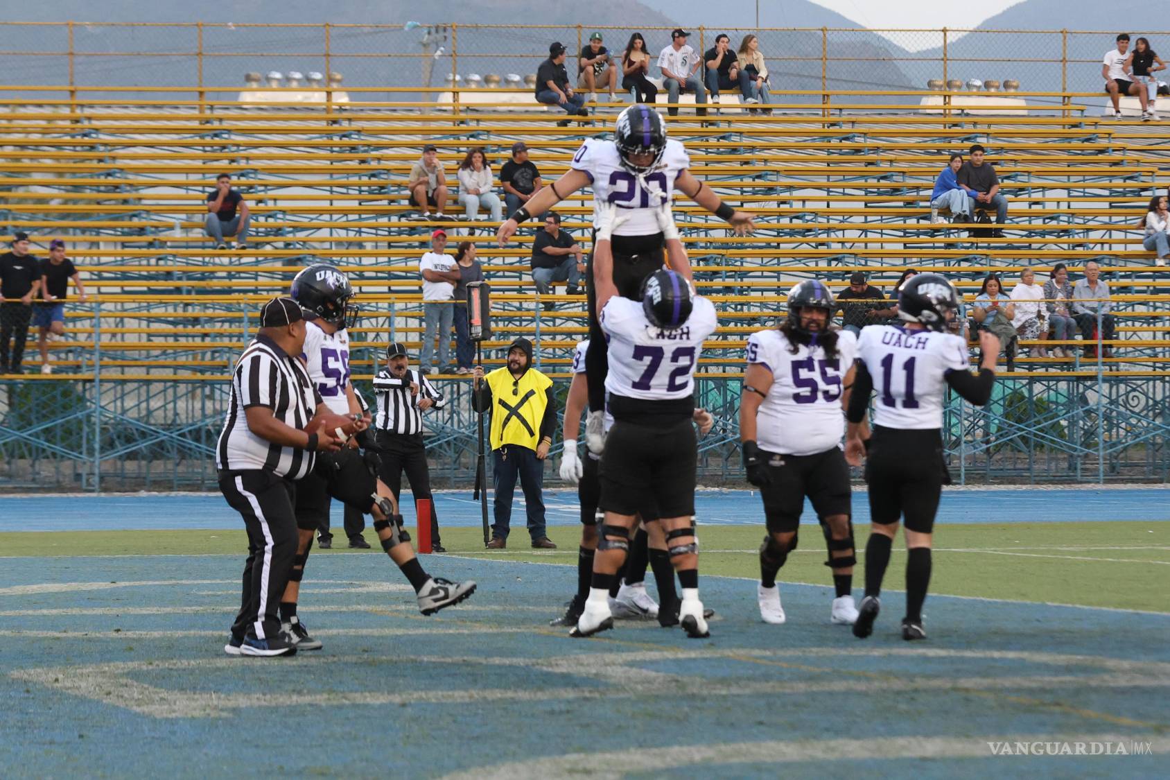 $!La afición respondió con fuerza al partido inaugural de la temporada en Saltillo.