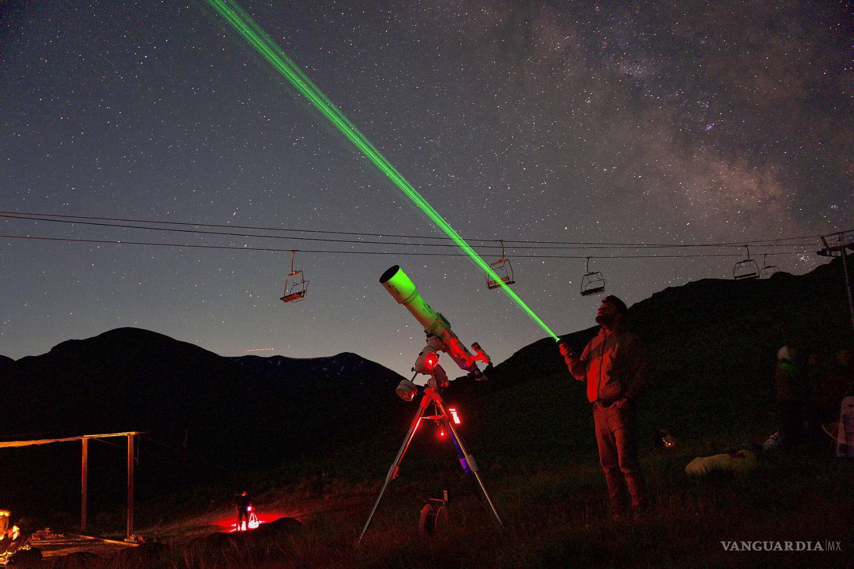 $!Los sitios alejados de las luces artificiales ofrecen mejores condiciones para observar lluvias de meteoros durante la madrugada.