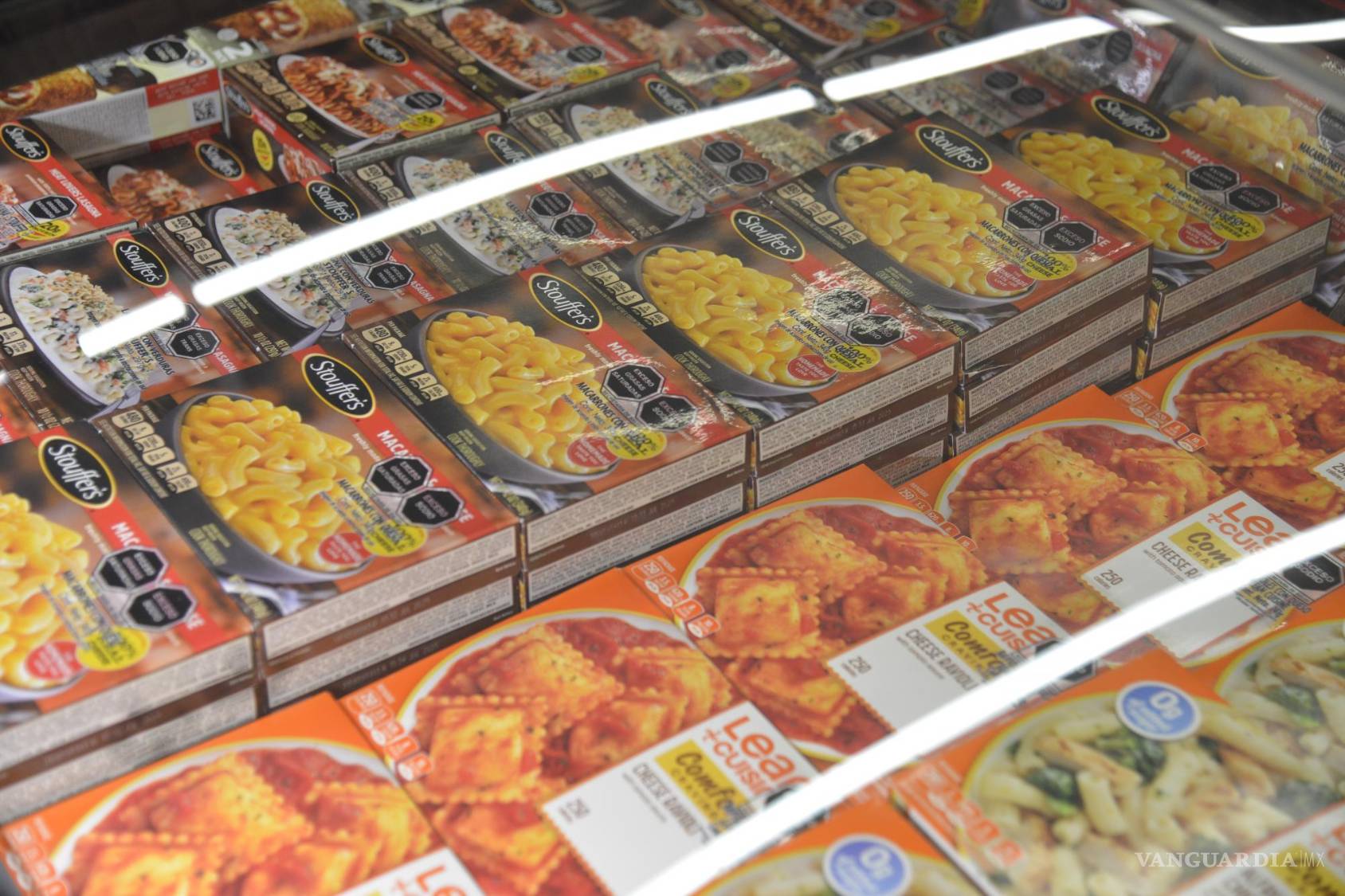 $!Productos de importación en exhibición en Soriana Super Campestre, con marcas de Argentina, Chile, Canadá, Estados Unidos, Francia, Italia y otros países.