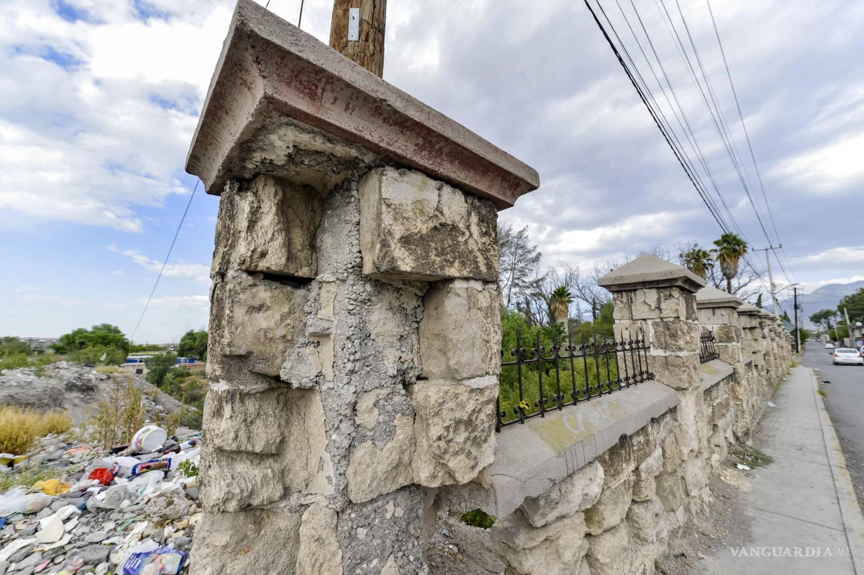 $!El puente requiere de mantenimiento.