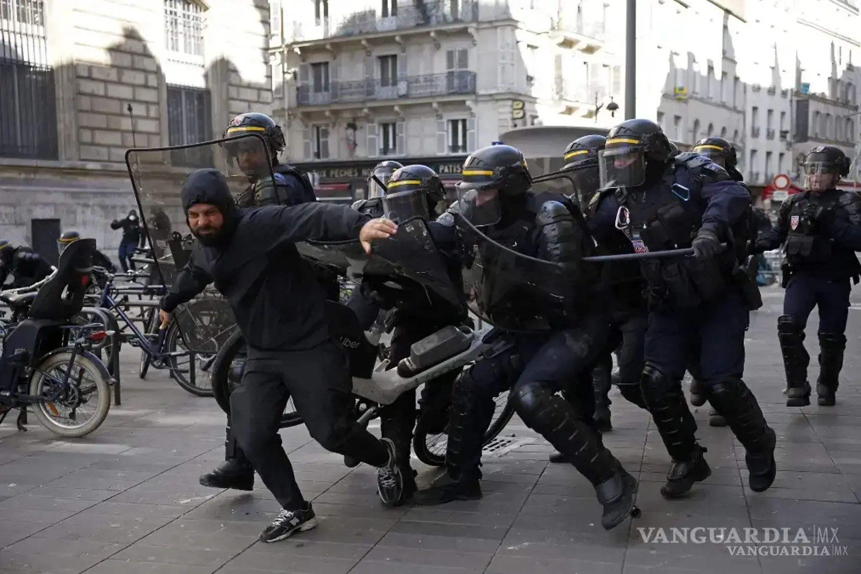 $!Francia anuncia toques de queda para ‘restablecer el orden’