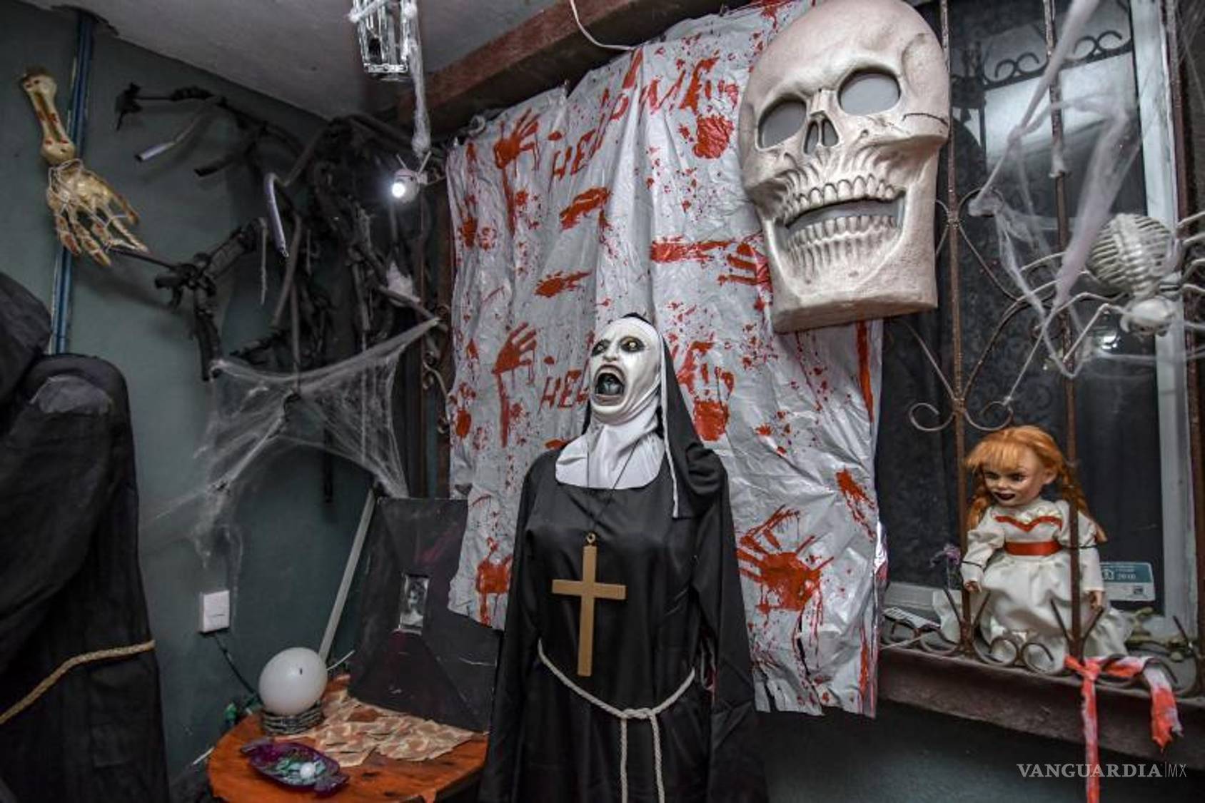 $!La decoración de Halloween de Jazheel Valencia combina diversión, sustos y conciencia sobre la tenencia responsable de animales.