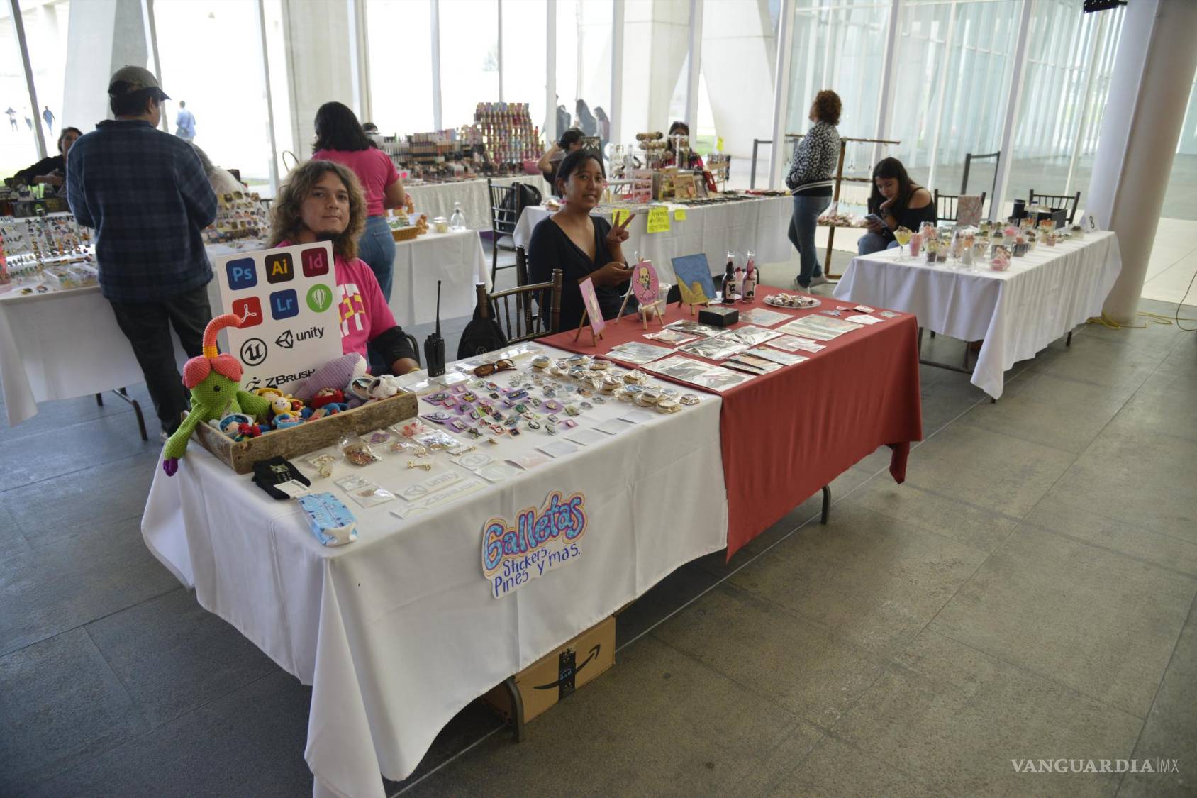 $!Alumna y público externo pudo conocer de las experiencias y recomendaciones de los panelistas.