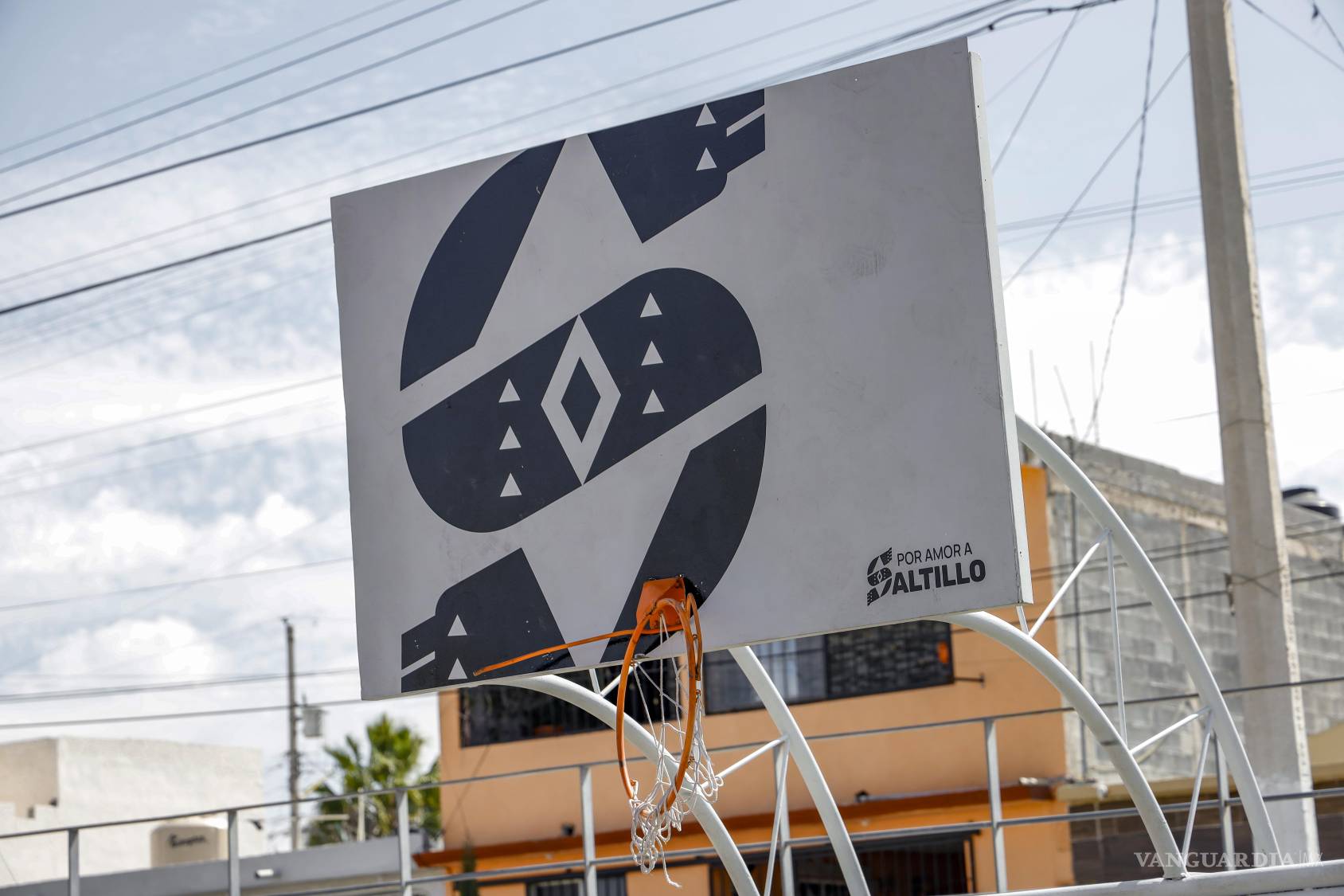 $!Vecinos reportaron daños en mobiliario y áreas recreativas, generando preocupación por el mantenimiento de la plaza.