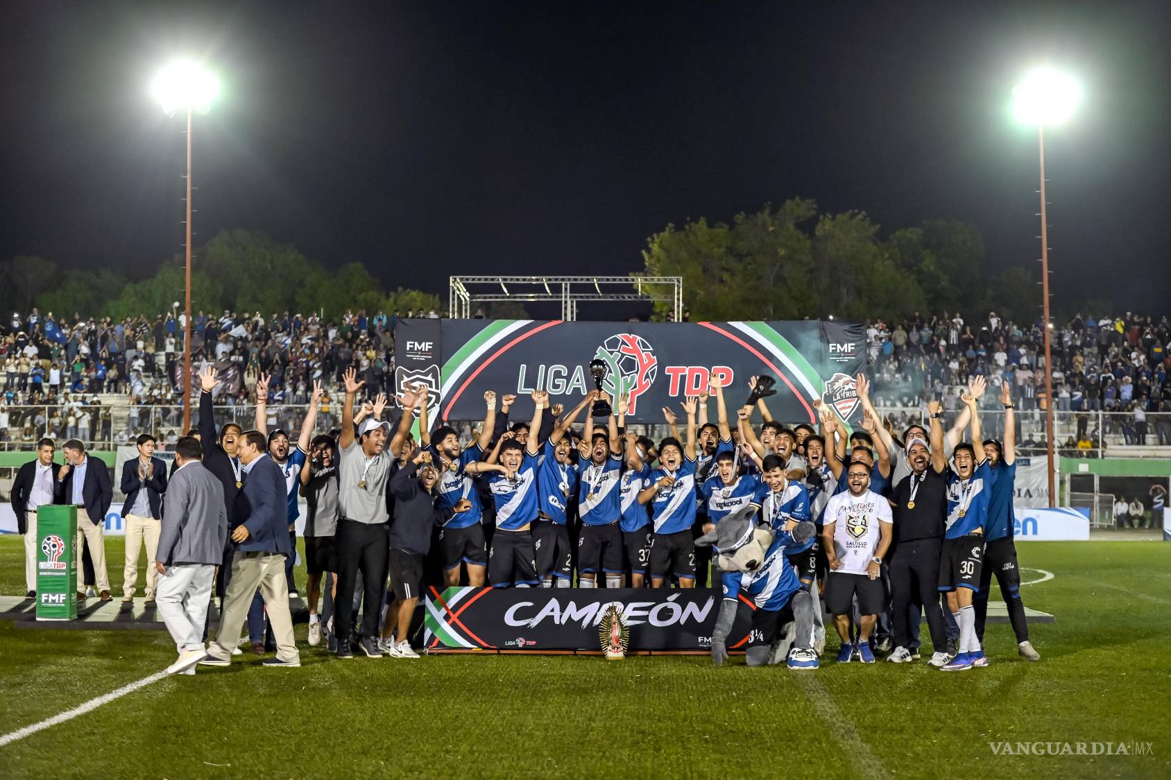 $!La pasión por el fútbol se vivió en la final en la que Saltillo Soccer se coronaron como campeones.