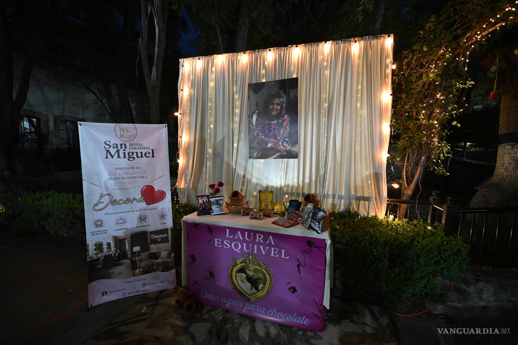 $!Regalos. Cada uno de los involucrados puso su sello para hacer sentir a Laura Esquivel especial.