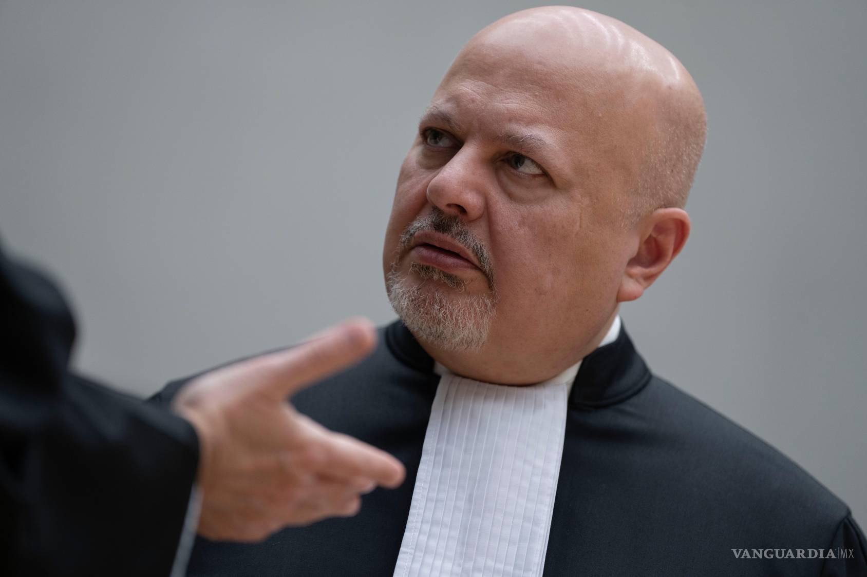 $!Karim Khan, fiscal jefe de la Corte Penal Internacional, antes del inicio de una sesión del alto tribunal, en La Haya, Países Bajos, el 14 de marzo de 2025.