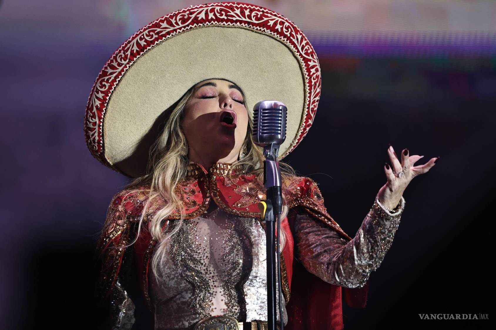 $!La voz de Alicia Villarreal hizo vibrar a Saltillo.