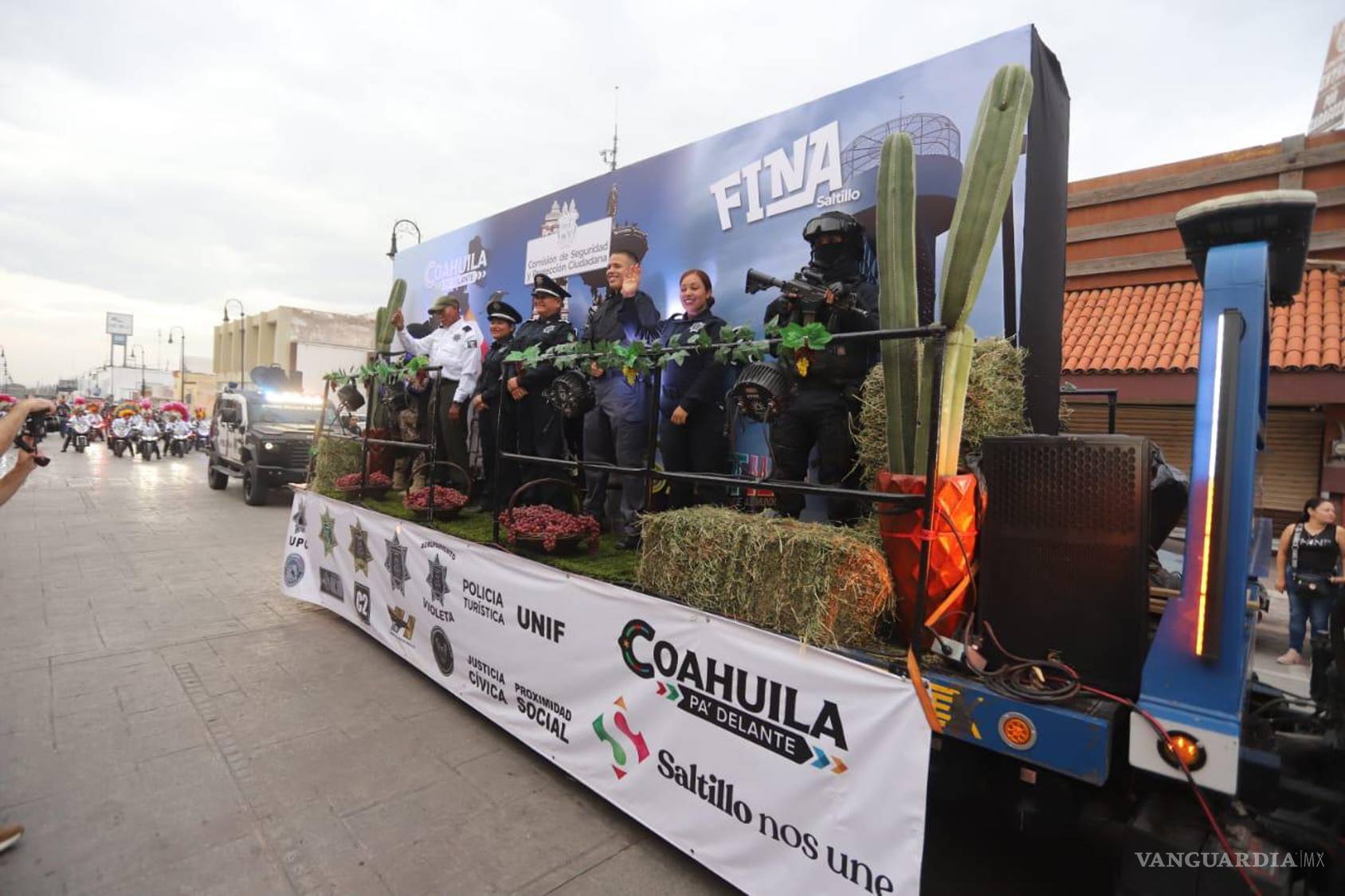 $!Los distintos grupos policiacos de la Comisaría de Seguridad también participaron en el desfile.