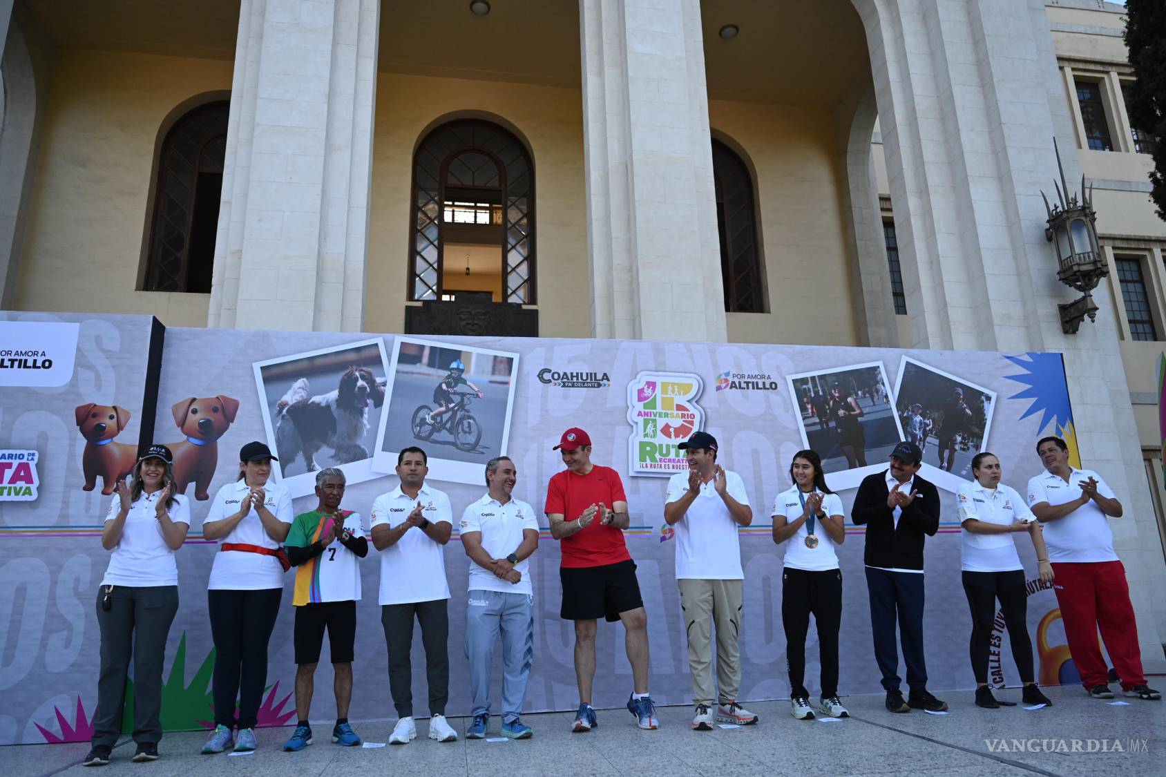 $!La explanada del Ateneo Fuente se convirtió en el escenario principal de los festejos por el 15 aniversario.