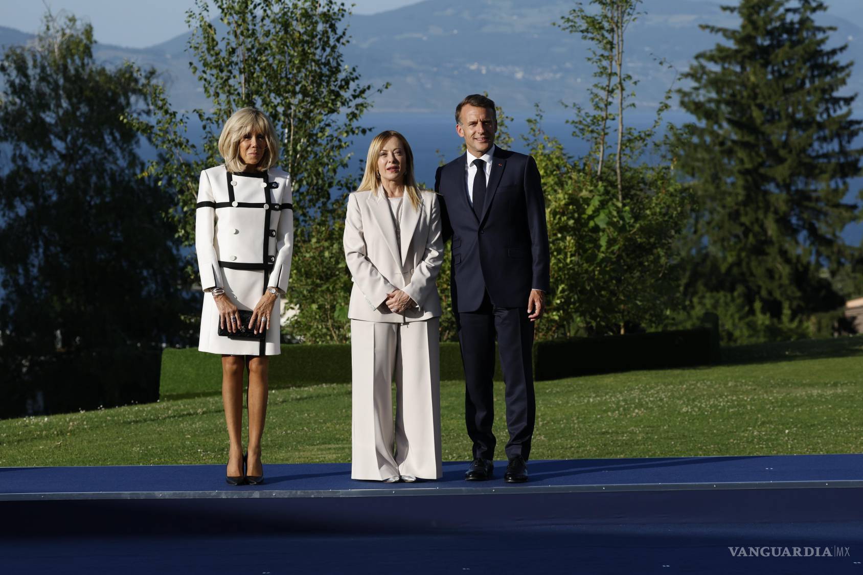 $!Los líderes discutieron la viabilidad del despliegue de la coalición naval franco-británica para asegurar el estrecho de Ormuz, una medida que Meloni ha confirmado que Italia está “lista” para apoyar, condicionada a la estabilidad real del alto el fuego y la seguridad de sus dragaminas.