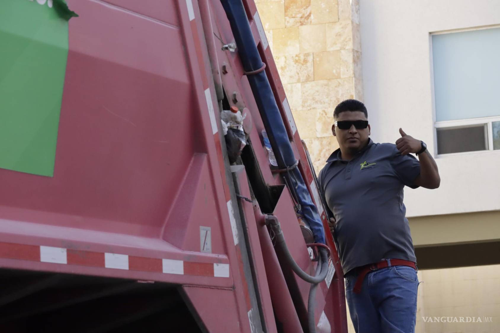 $!La gratitud de los niños: una paleta y una carta para los héroes de la basura.
