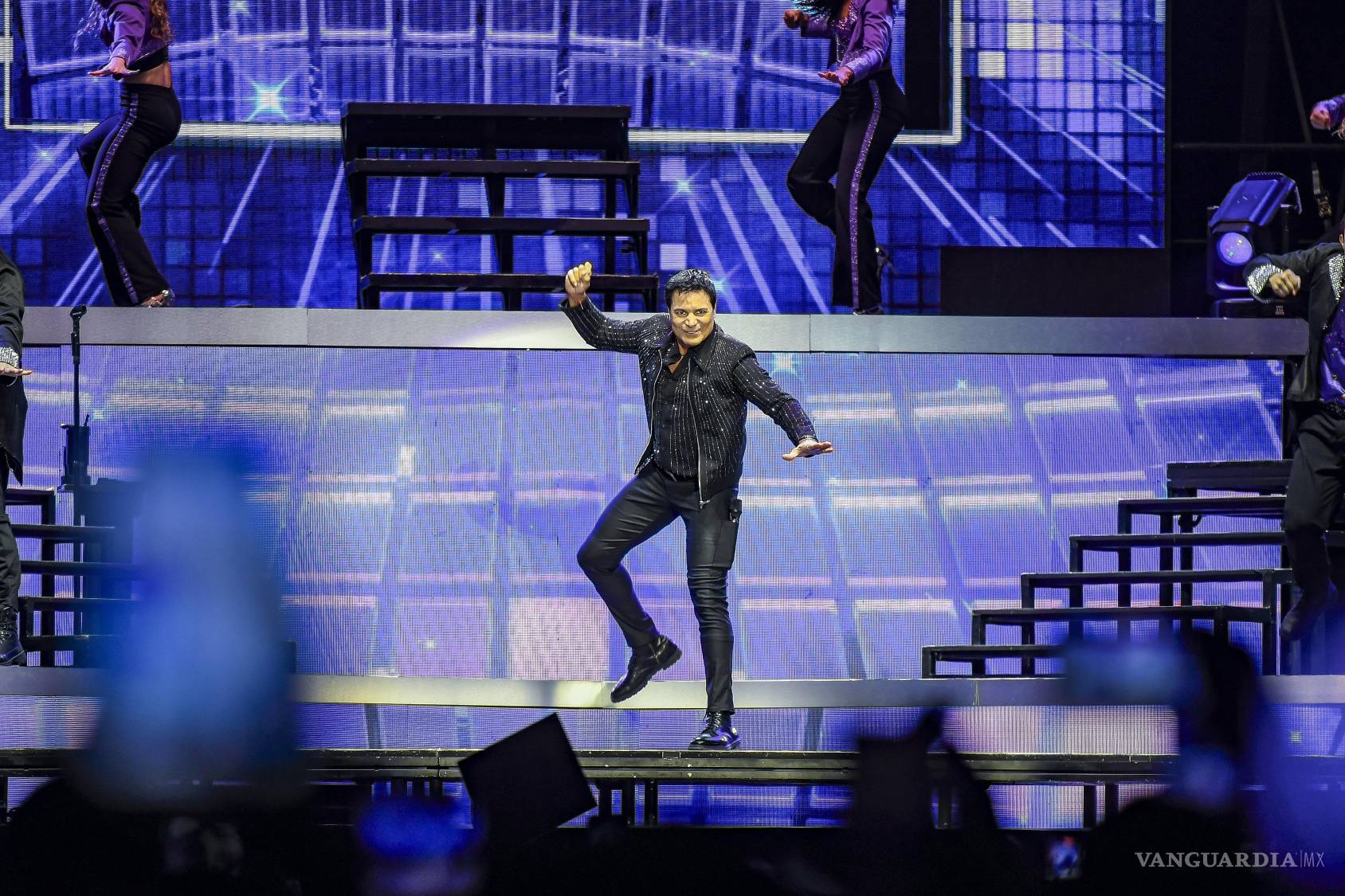 $!Chayanne reconquista el corazón de las mamás de Saltillo con una noche de ritmo y nostalgia