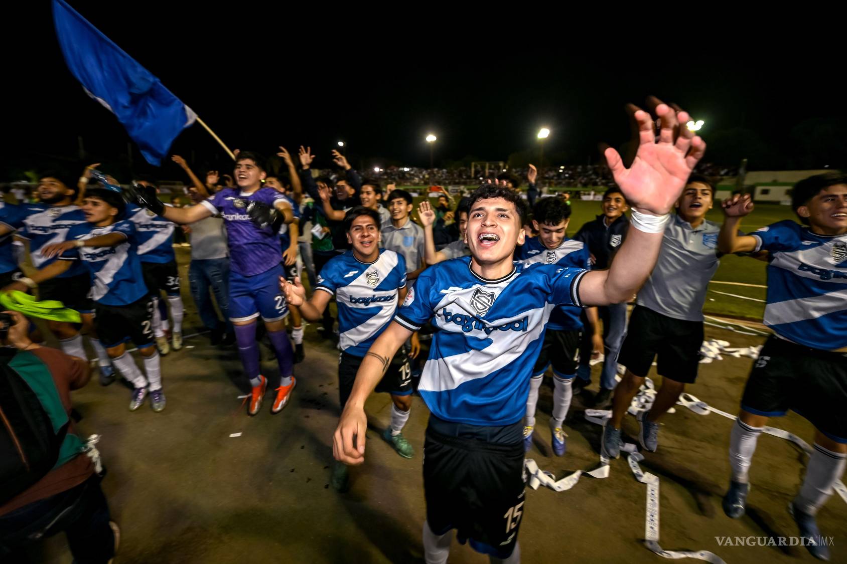 $!Una histórica noche de domingo se vivió para el deporte Saltillense, pues Saltillo Soccer logró el ascenso y campeonato en su categoría.