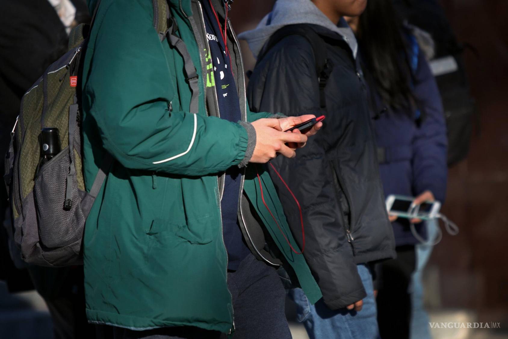 $!El empuje de las empresas de redes sociales para llegar a los estudiantes a menudo ha eclipsado las preocupaciones de padres y profesores.