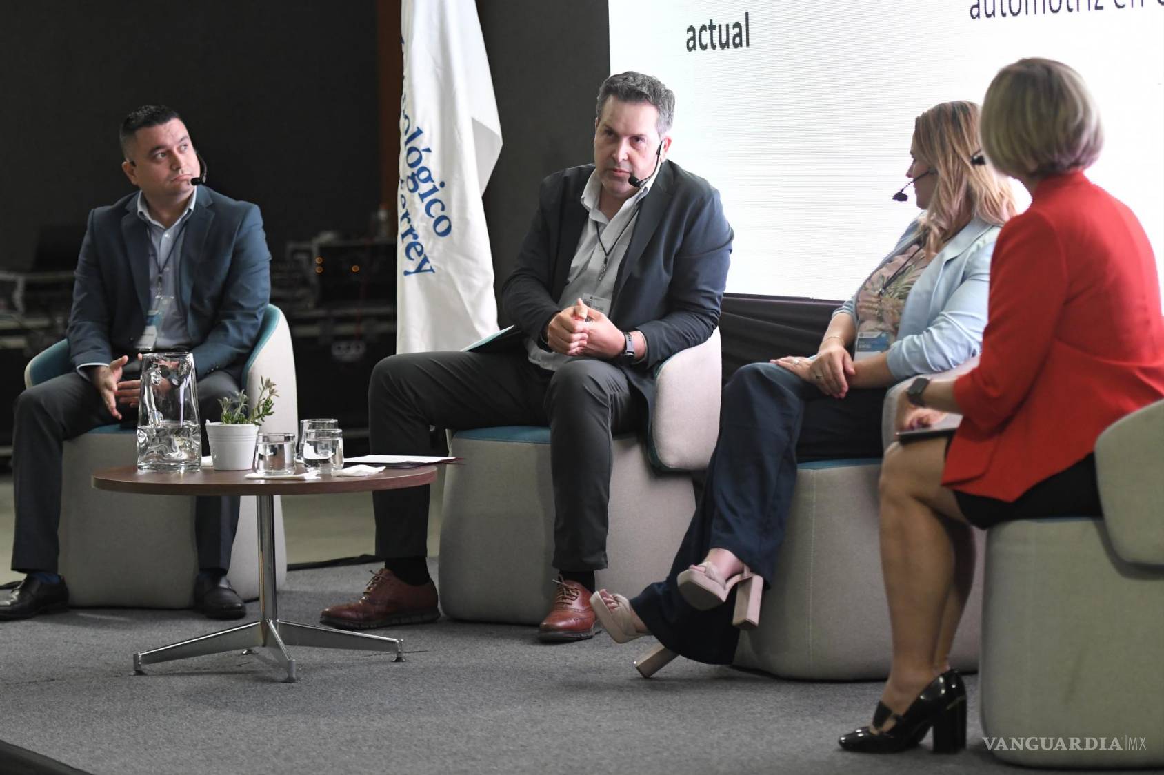 $!El 85 por ciento de la región sureste de Coahuila forma parte del ramo industrial, sin embargo, existen diversos retos a los que se enfrentará en un futuro próximo frente a la producción de autos eléctricos, dijo Sandra Maycotte.