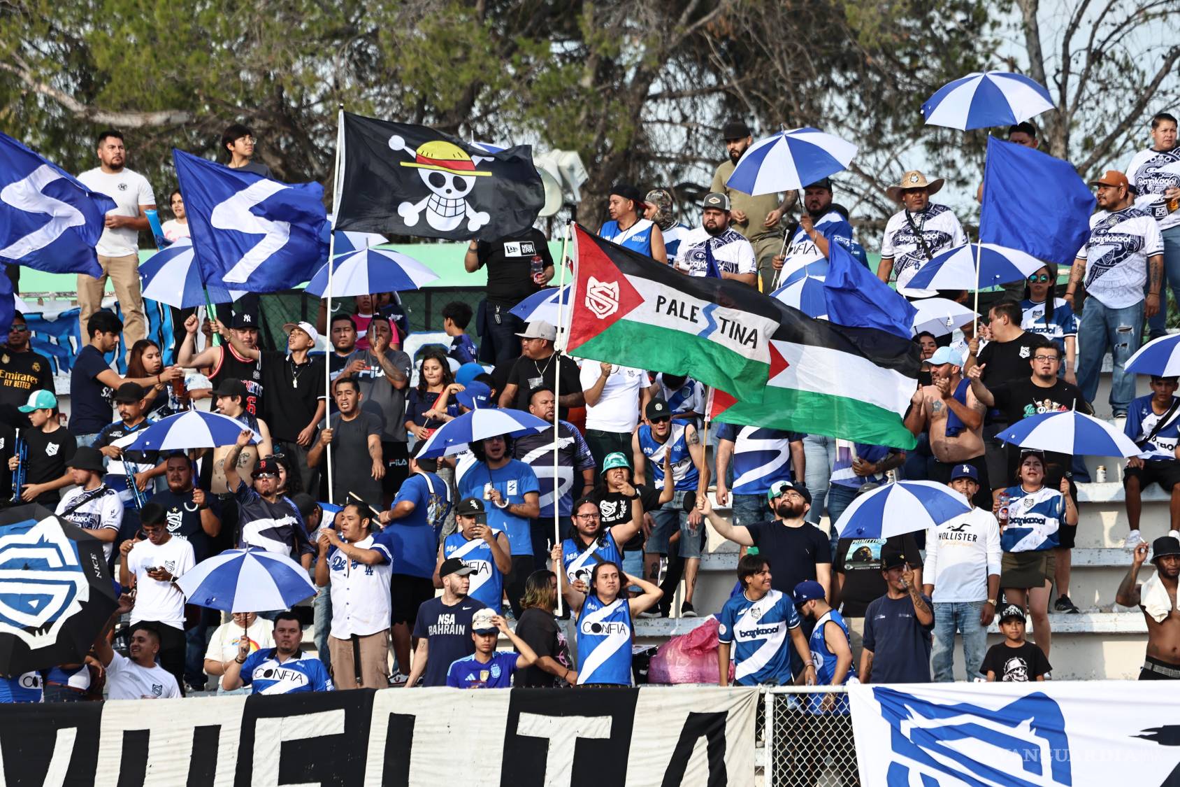 $!Saltillo Soccer arrancó su nueva aventura en la Liga Premier con una derrota ante La Tribu, mientras la afición volvió al Olímpico para acompañar a los Coyotes.