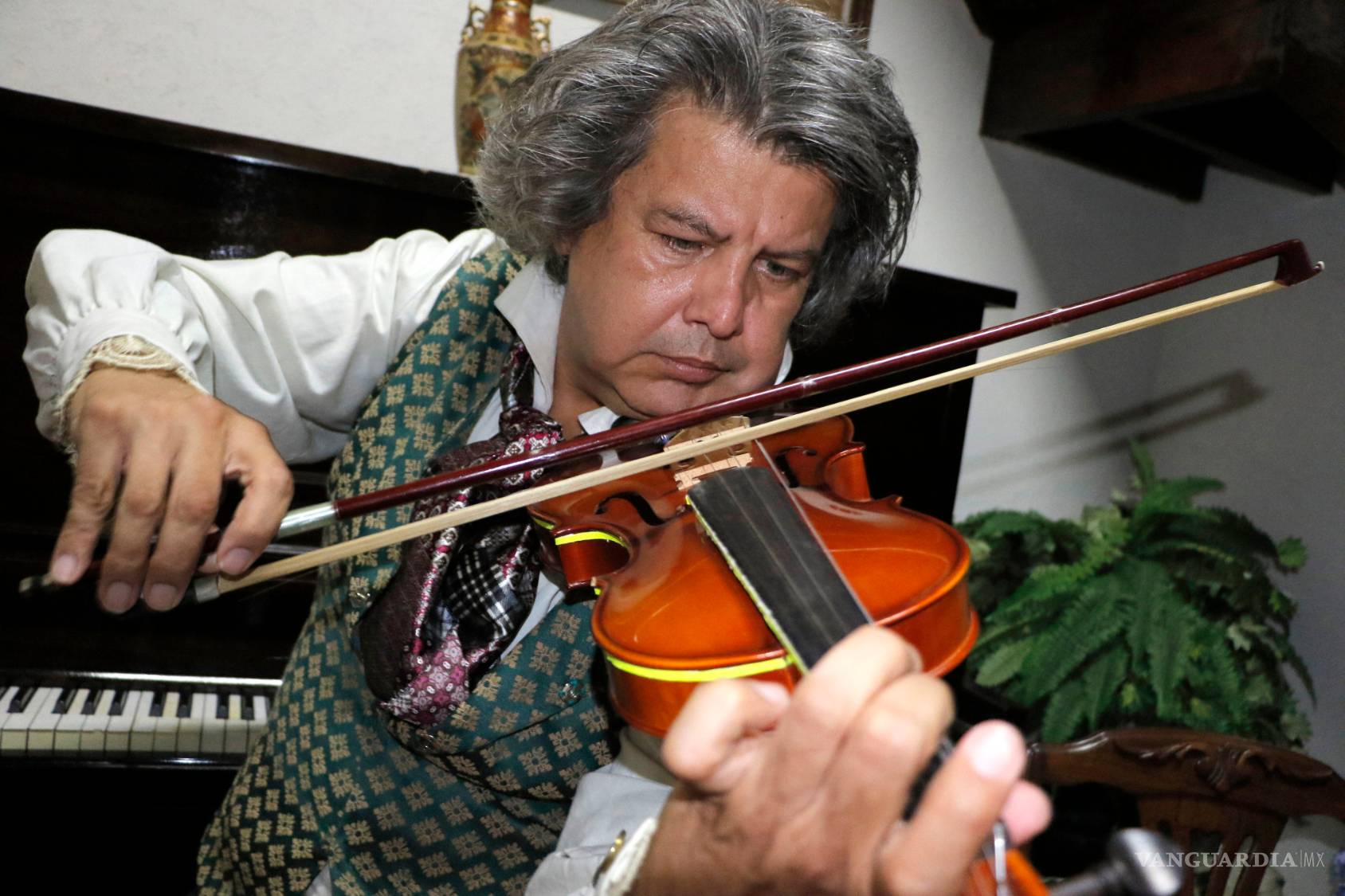 $!Mario Clío trae de vuelta al maestro, con 'El Fantasma de Beethoven'