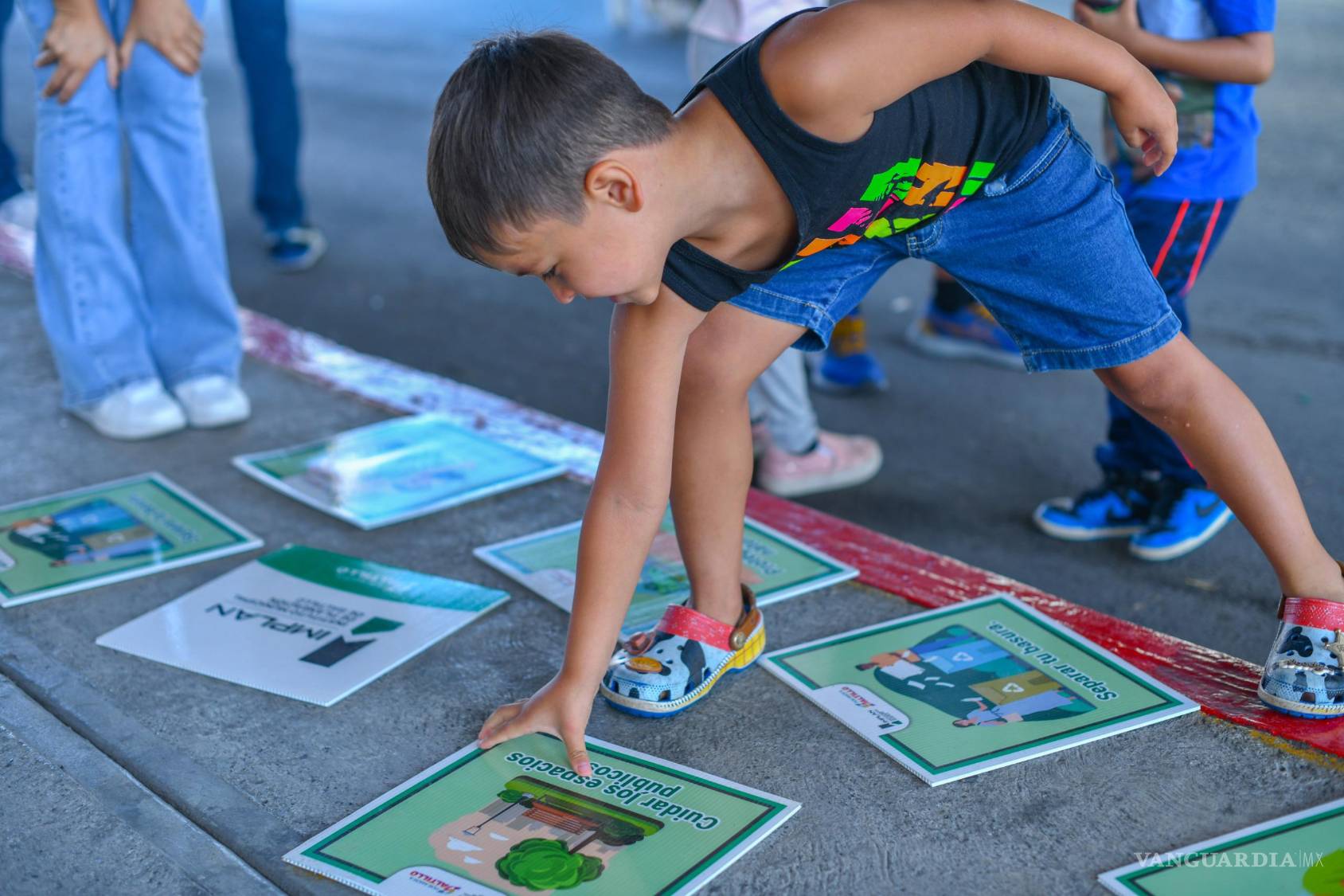 $!Niñas y niños disfrutaron de los juegos tradicionales y actividades deportivas en el bulevar Carranza.