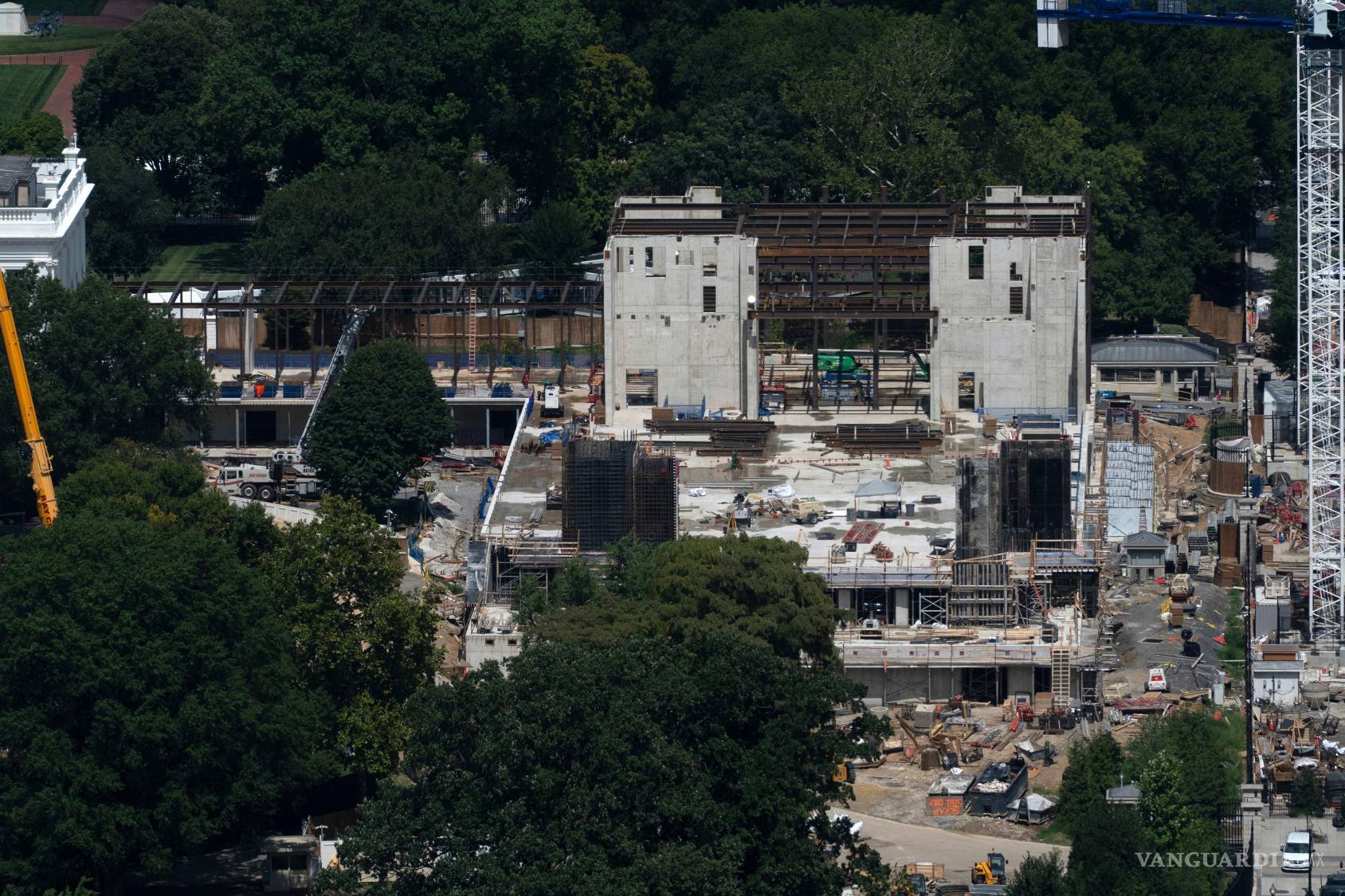 $!La obra del nuevo salón de baile de la Casa Blanca luego de la demolición del ala este, el domingo 23 de agosto de 2026, en Washington.