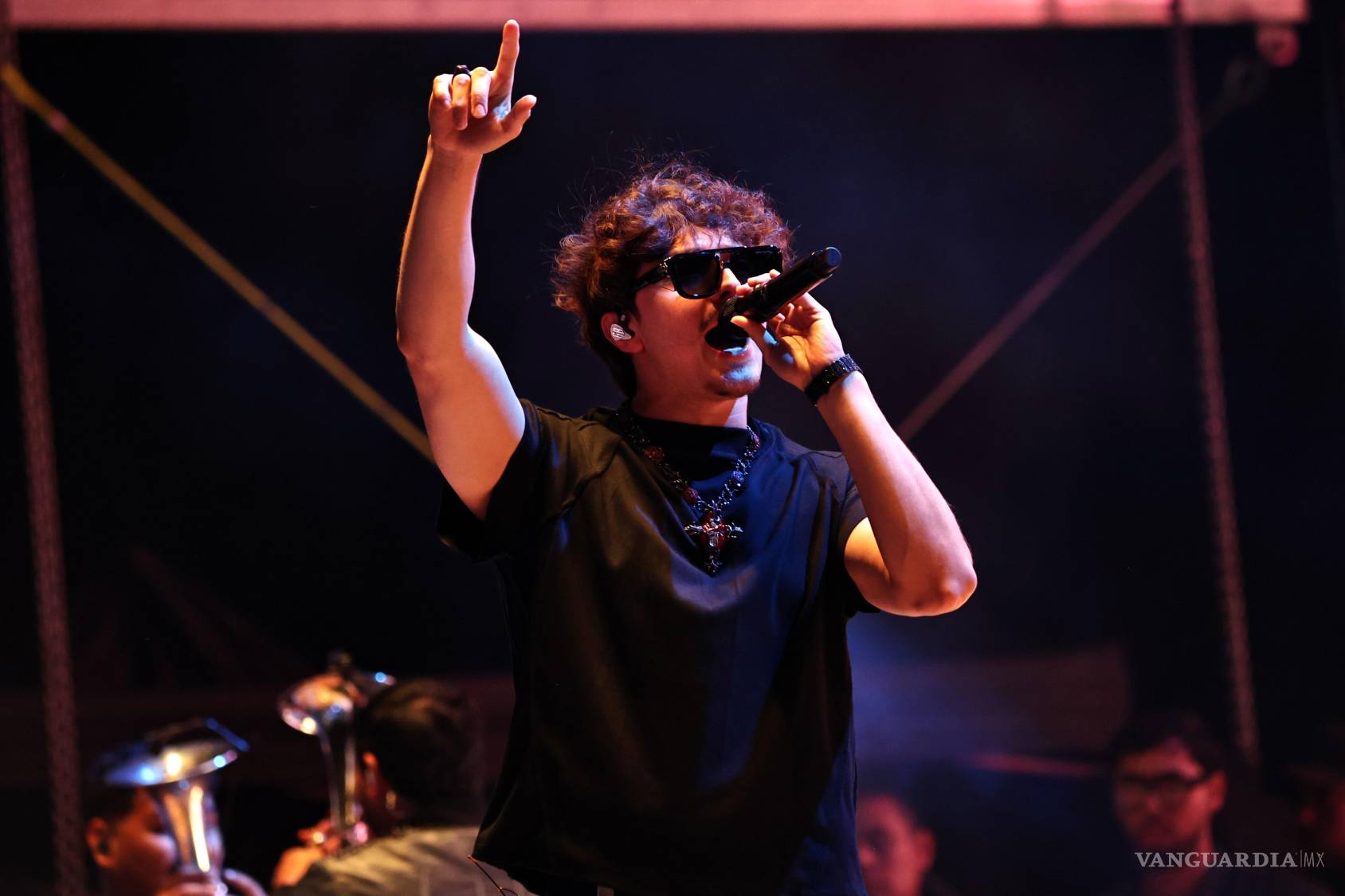 $!En el estadio Fco. I. Madero se presentaron los cantantes Gerardo Ortiz y Gabito Ballesteros.