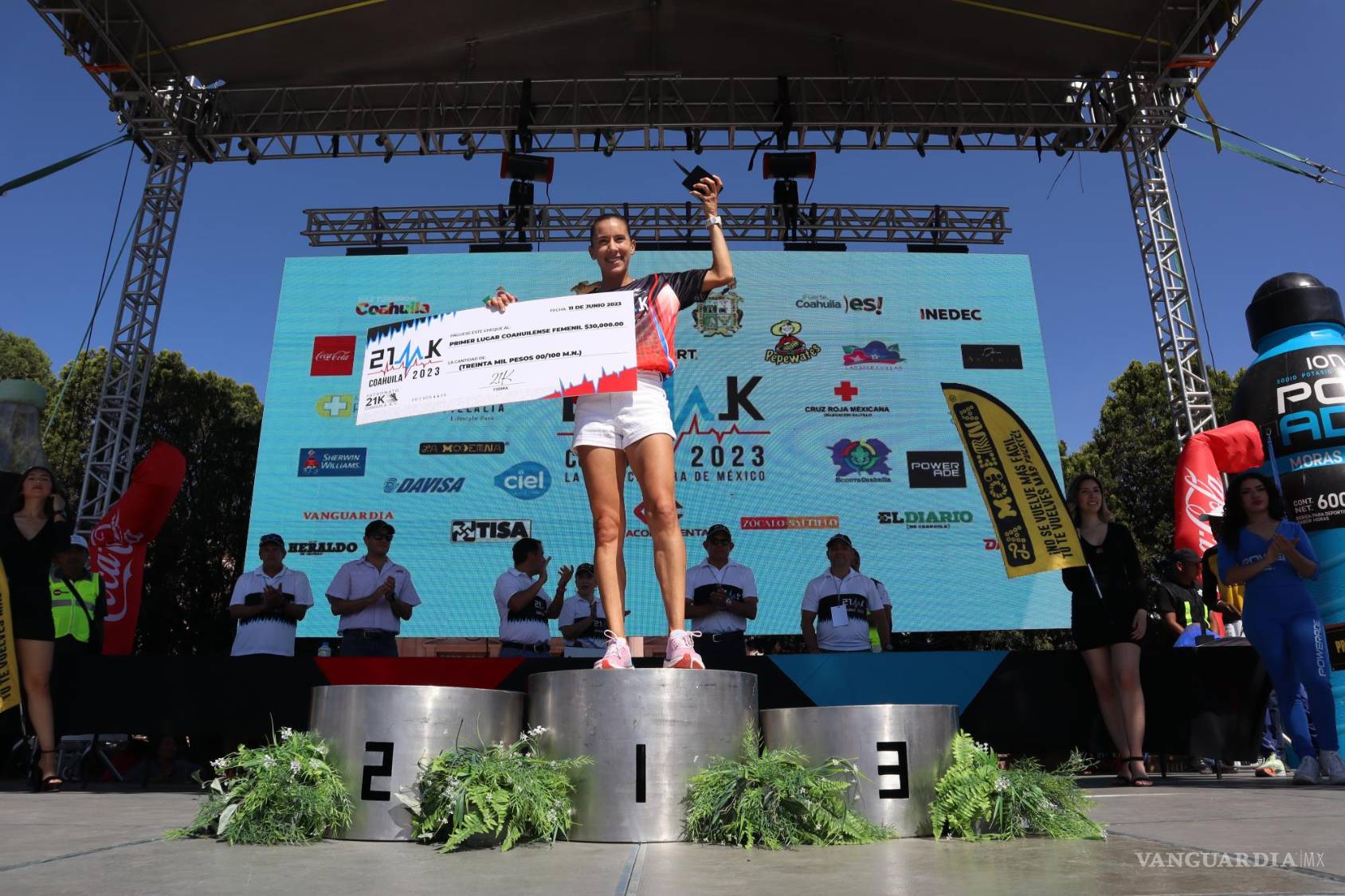 $!Argentina viajó a la capital desde Torreón, Coahuila, y se quedó con el premio de primer lugar de la entidad.