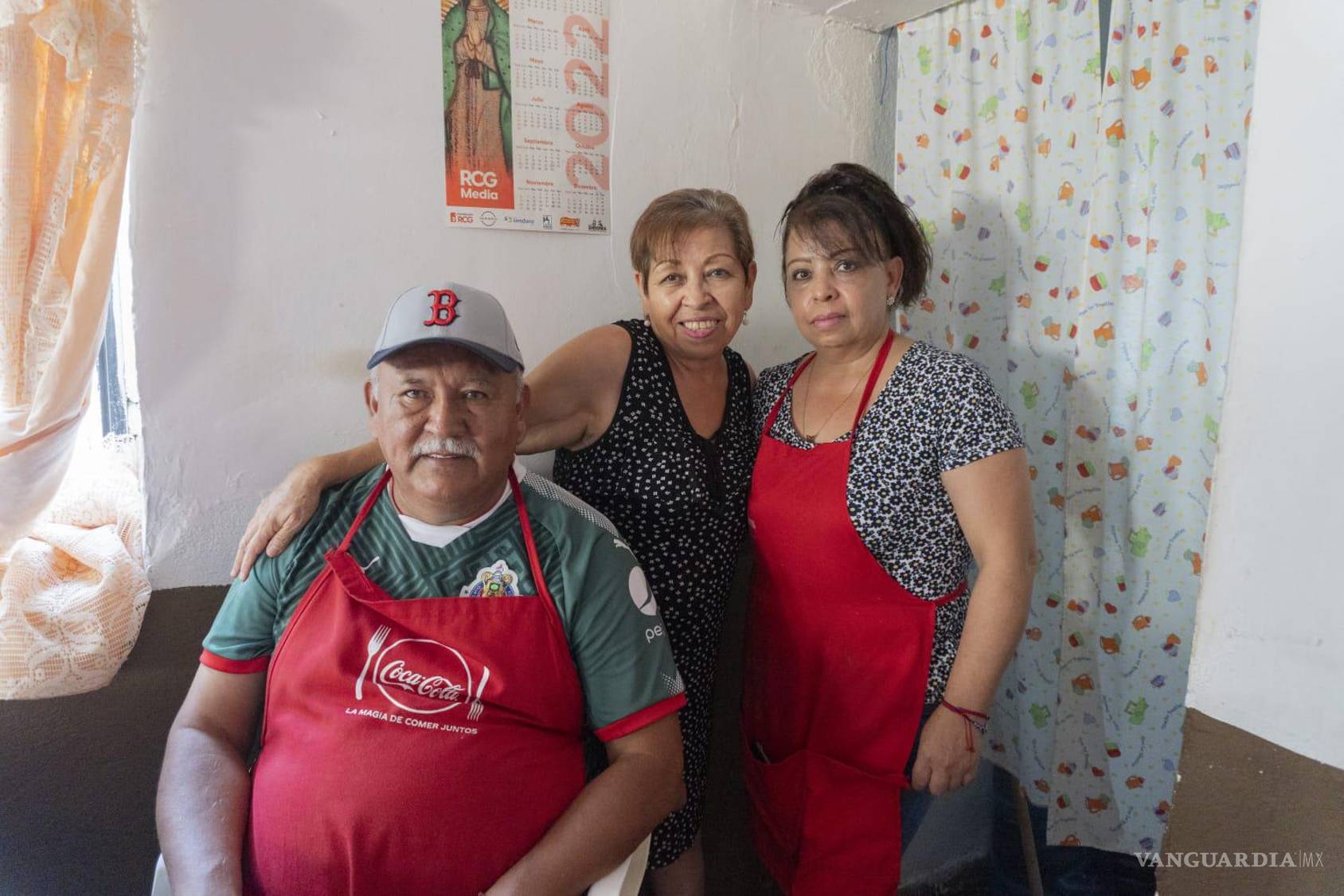 $!En este esfuerzo es clave su esposa, Elizabeth Muñiz. Una señora jovial y hacendosa. Ella y su hermana Diana Patricia son el corazón de La Pasadita.