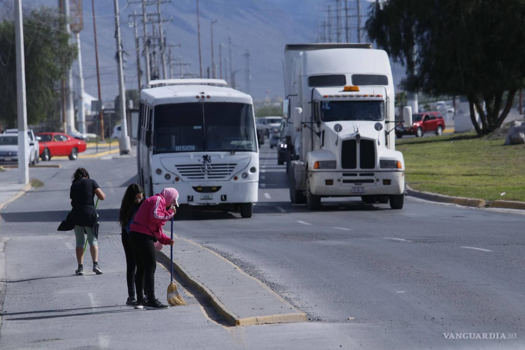 $!Amazonas en acción: El colectivo de ciclismo femenil lidera la iniciativa para rescatar tramos abandonados de la ciclovía.