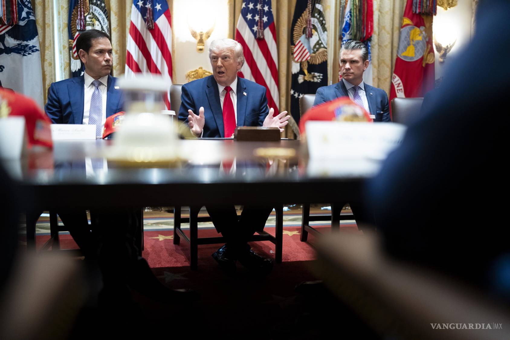 $!La estrategia de Trump para resolver el conflicto con Irán oscila entre la negociación de acuerdos de paz y la escalada bélica, al tiempo que plantea ideas descabelladas que rápidamente descarta.