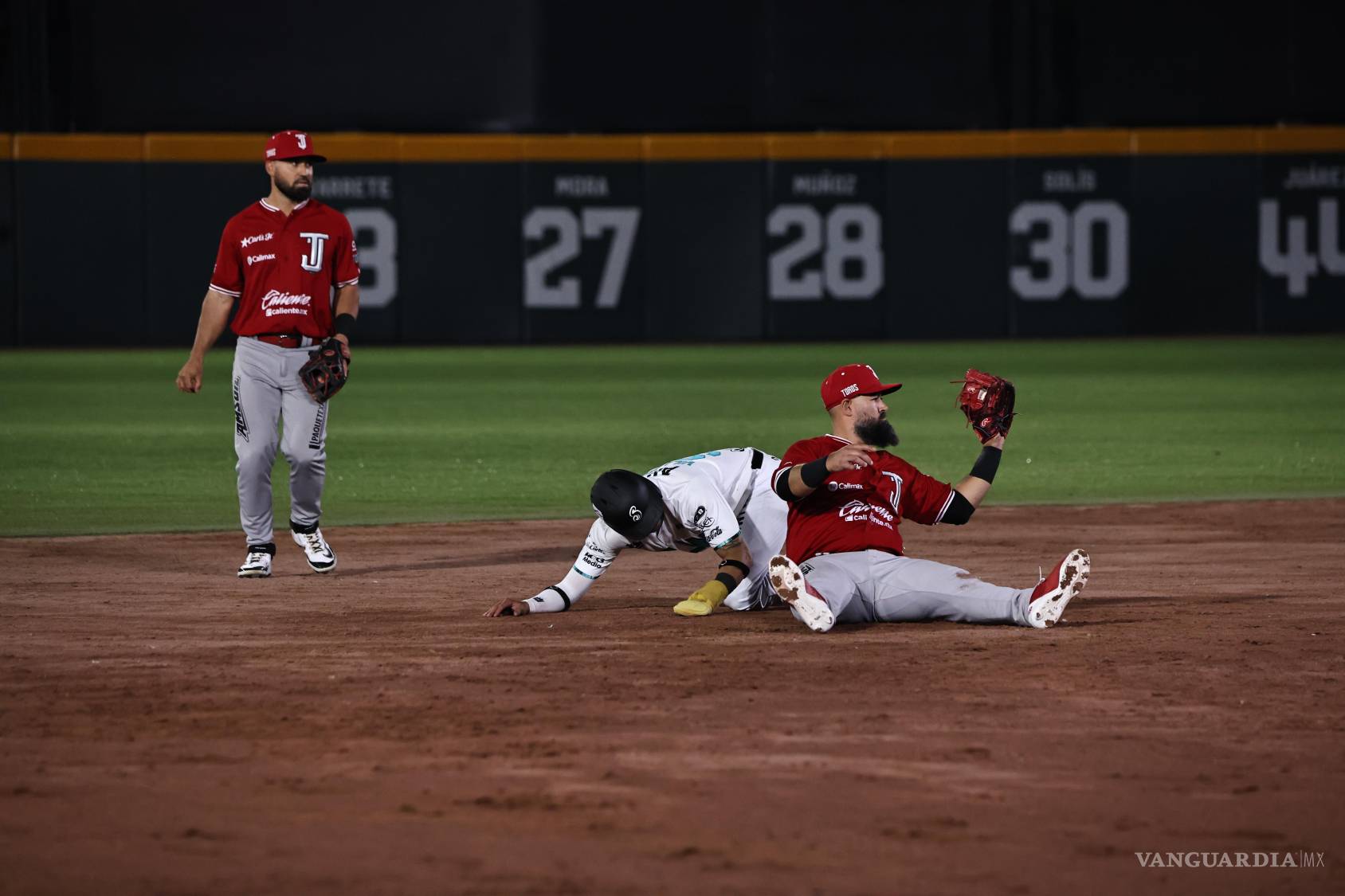$!Saraperos llenó las bases en momentos clave, pero no logró concretar en el cierre del juego.