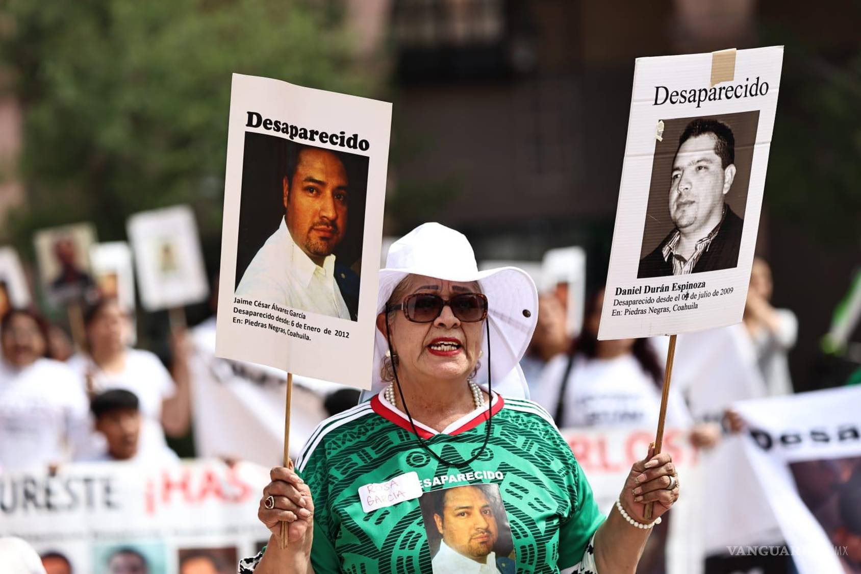 $!Con fotografías de sus seres queridos, los familiares mantienen viva la búsqueda de las personas desaparecidas.