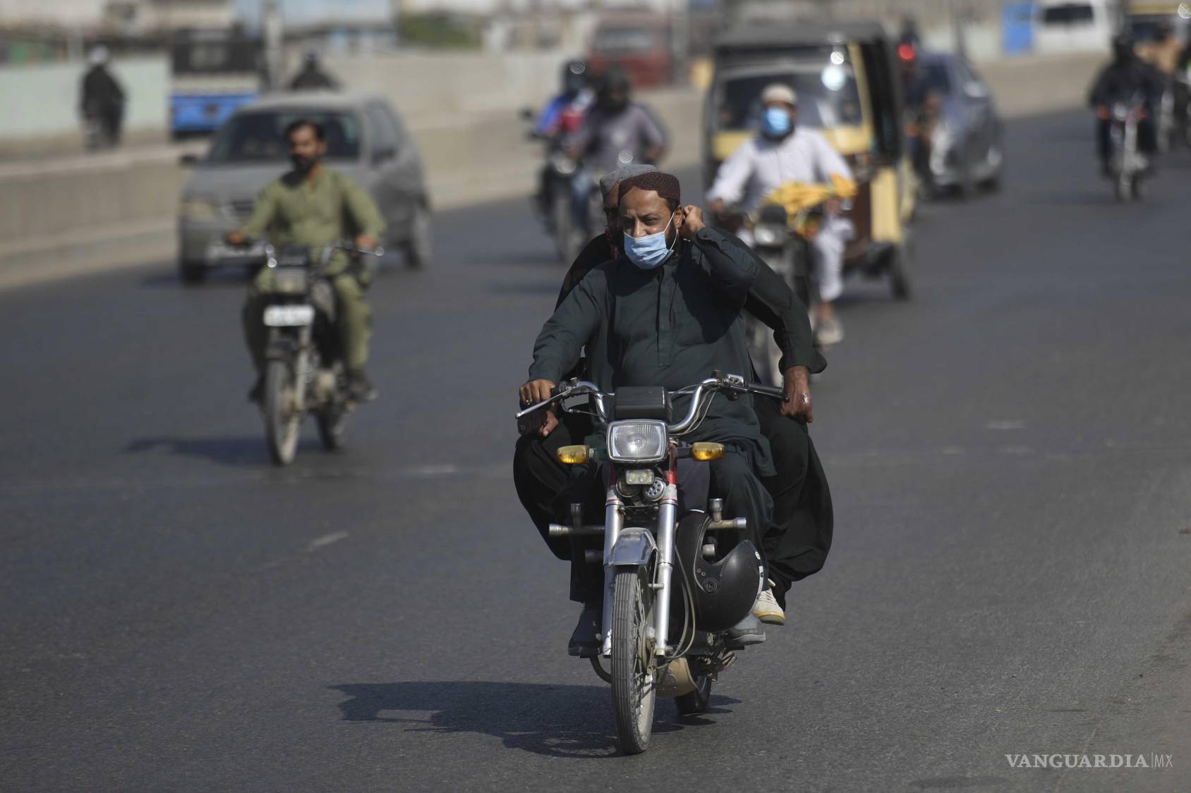 $!Esta semana se reportó una peligrosa densidad del aire y mala calidad de la misma, registrando 308. Autoridades emitieron recomendaciones a la ciudadanía. | FOTO: SHAHZAIB AKBER / EFE