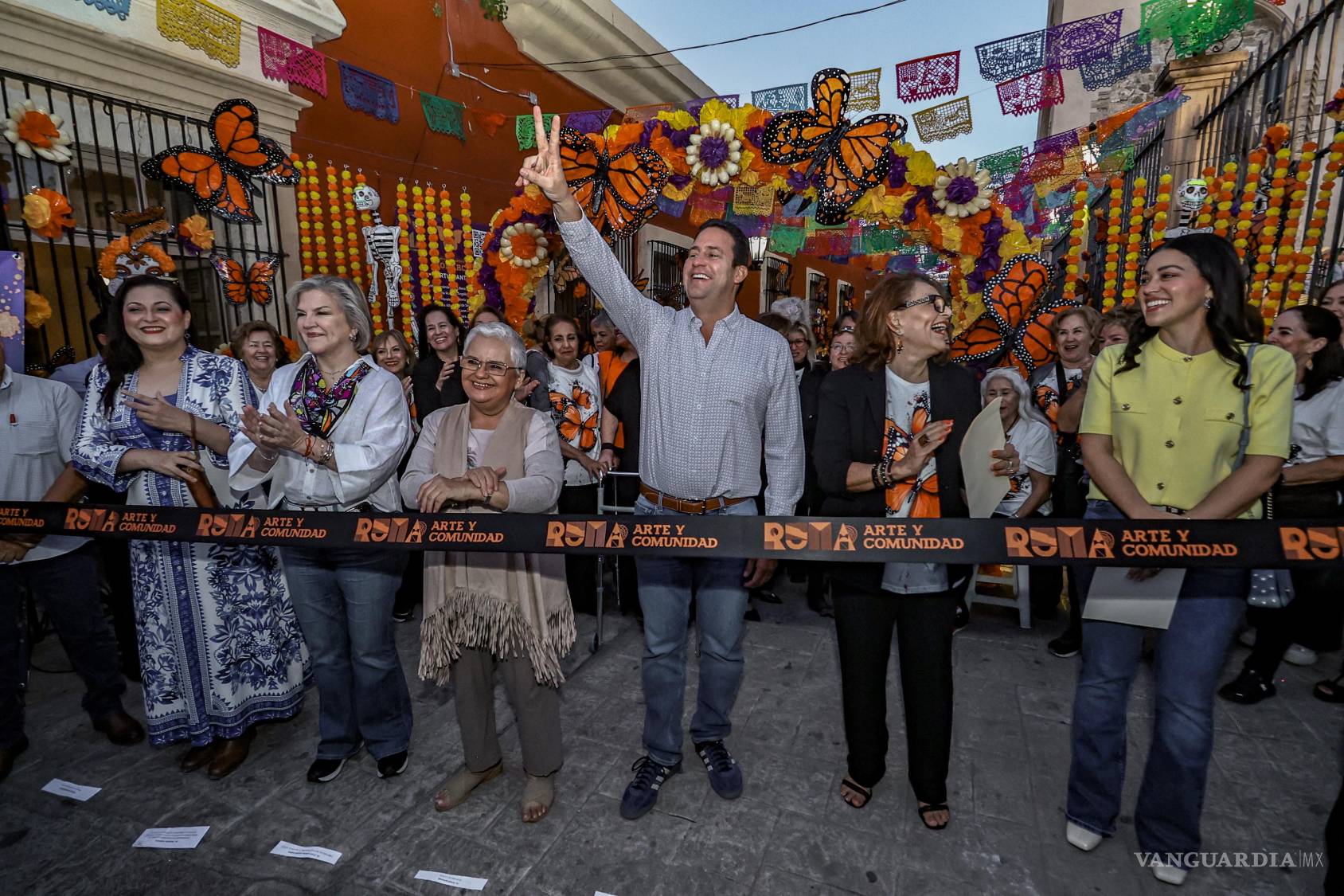 $!En el callejón Santos Rojo fue la Inauguración del Quinto Festival del paso de la Mariposa Monarca.