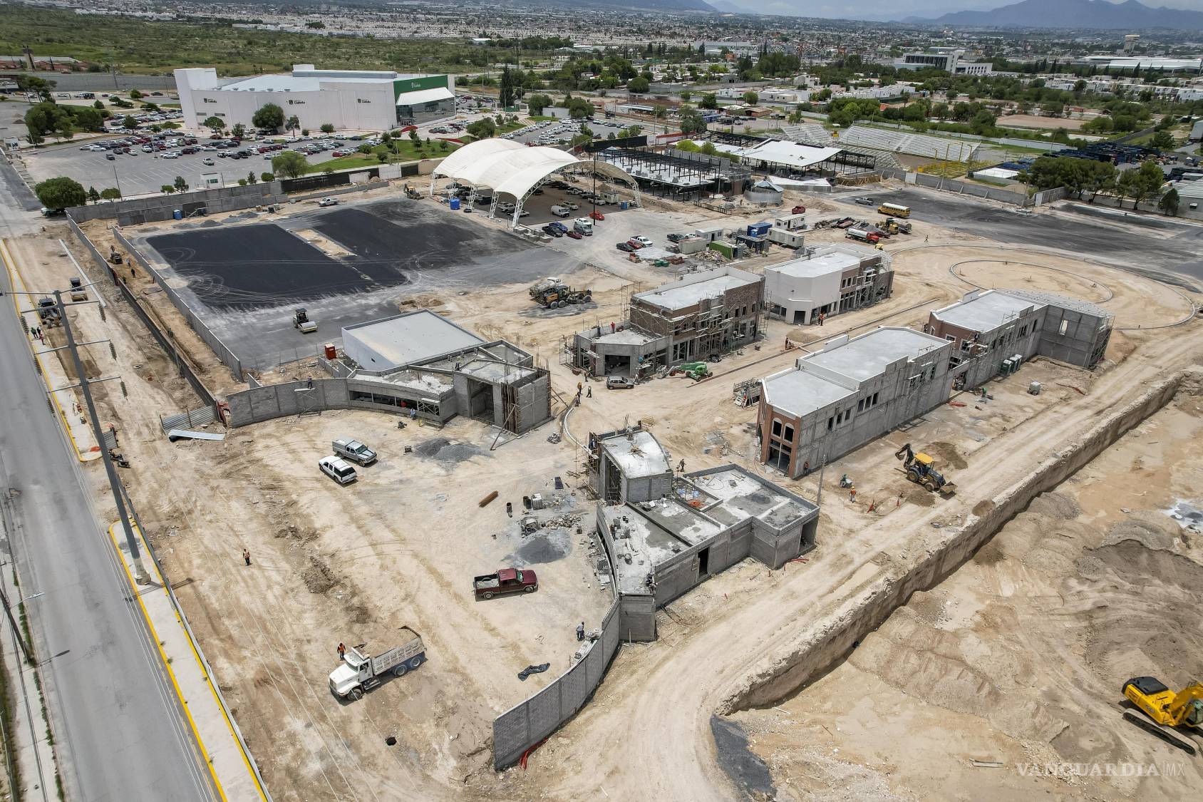 $!Imágenes de los trabajos en Expo Coahuila, nuevo lugar para convenciones y encuentros donde antes estuvo la Feria de Saltillo.