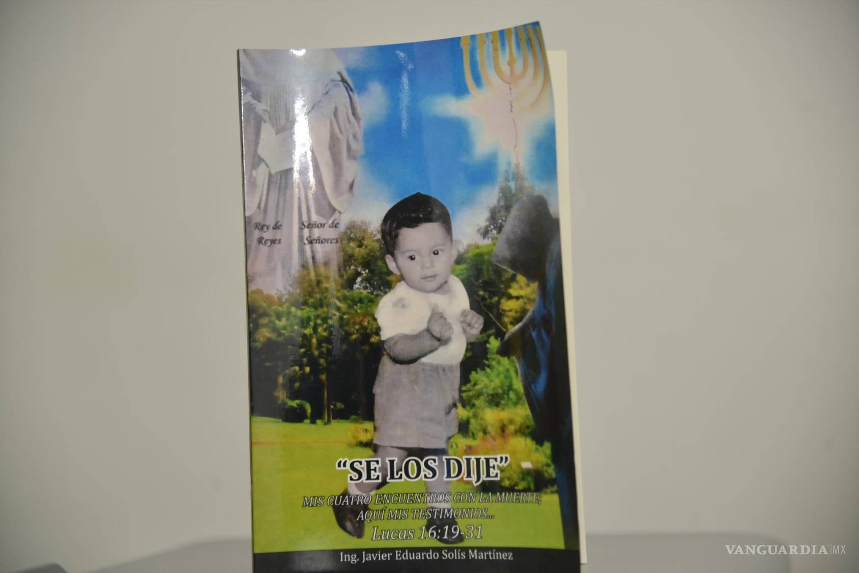 $!El autor relató sus memorias en el libro que hace dos meses salió a la venta.