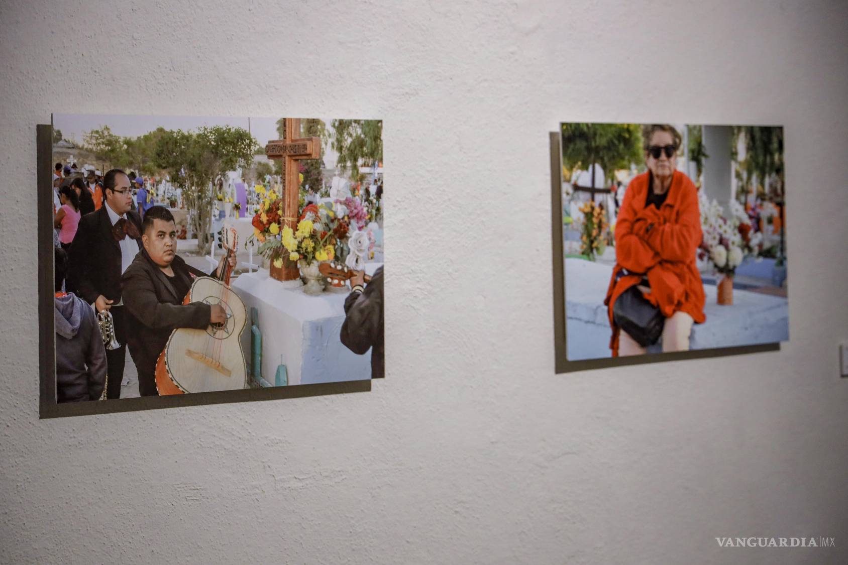$!Sin altares ni desfiles: Expo de fotografía muestra un Día de Muertos tradicional en Saltillo