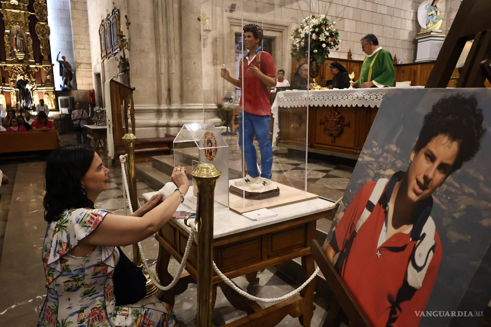 $!Saltillo, en un conmovedor acto de fe para la comunidad católica, ha recibido una reliquia de primer grado de Carlo Acutis. El “ciberapóstol” fue canonizado recientemente en Roma por el Papa León XIV.