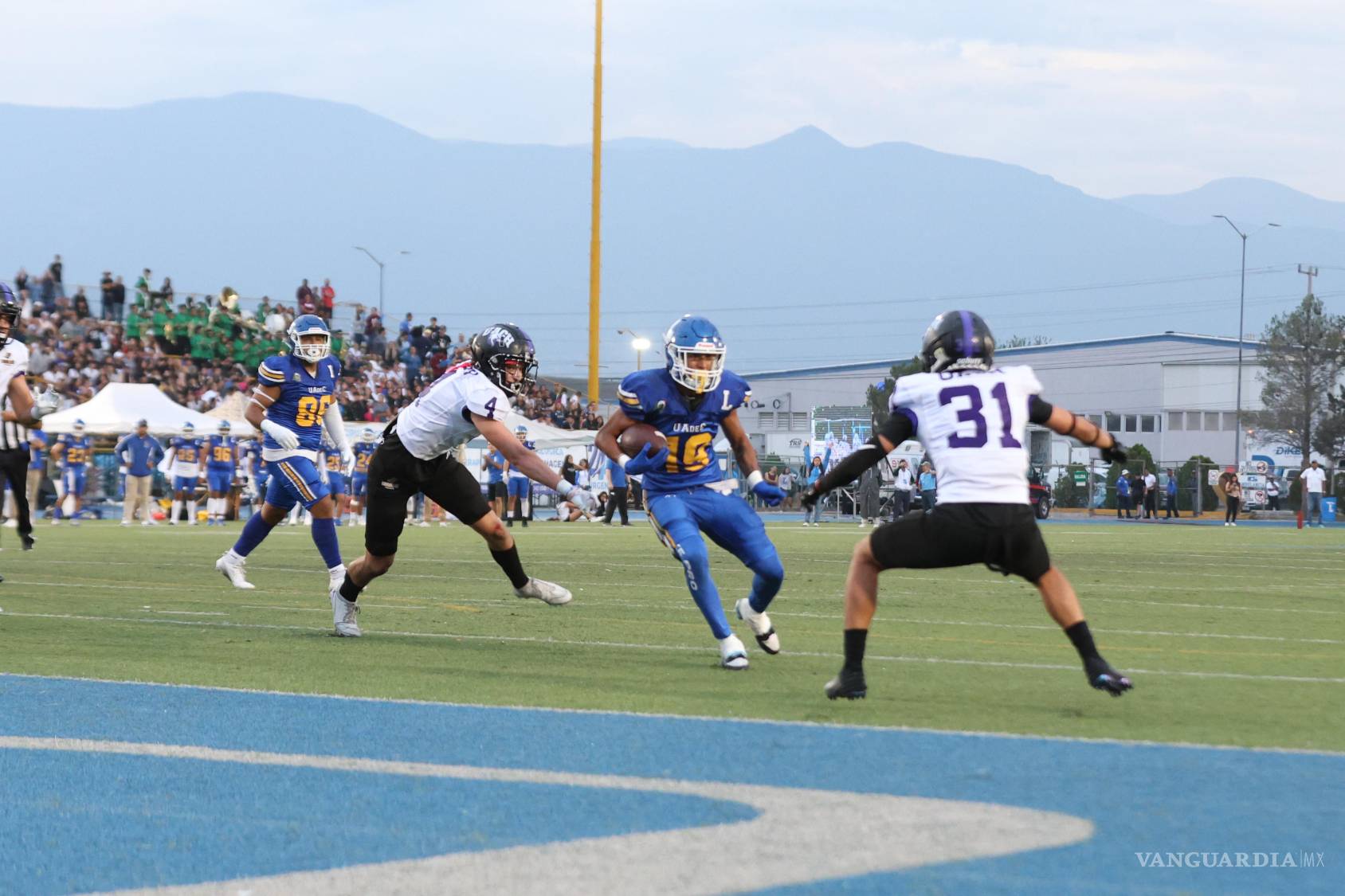 $!La ceremonia de inauguración reforzó el espíritu universitario antes del kickoff.