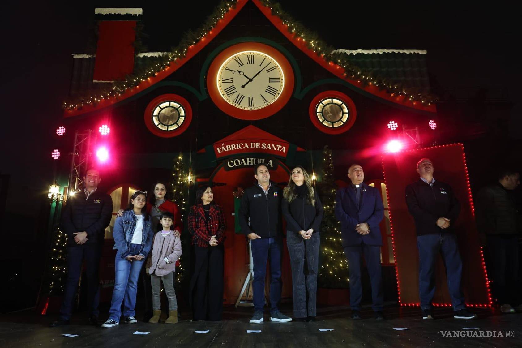 $!El alcalde Javier Díaz expresó su deseo de unidad y paz para los saltillenses, asegurando que la Navidad es un tiempo para compartir y fortalecer la comunidad.