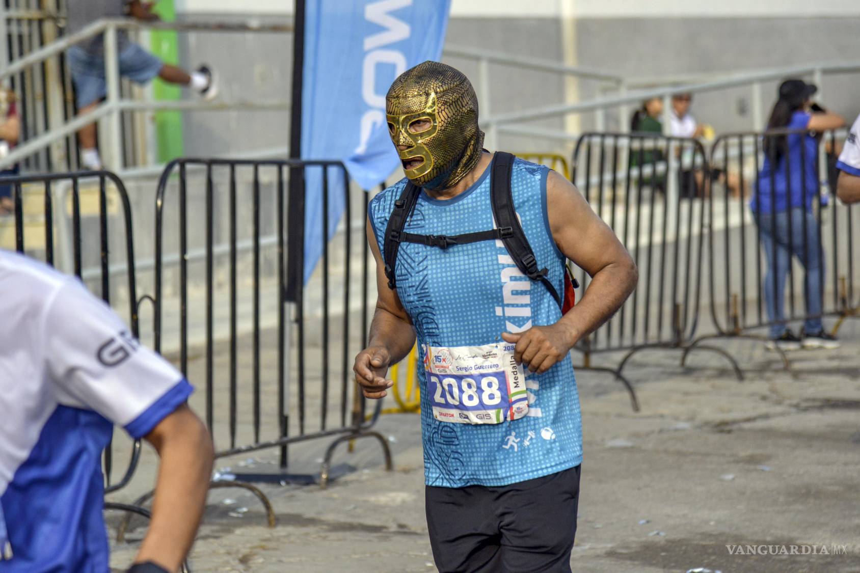 $!El ambiente familiar y la participación comunitaria destacaron a lo largo del evento, con público alentando desde las banquetas.