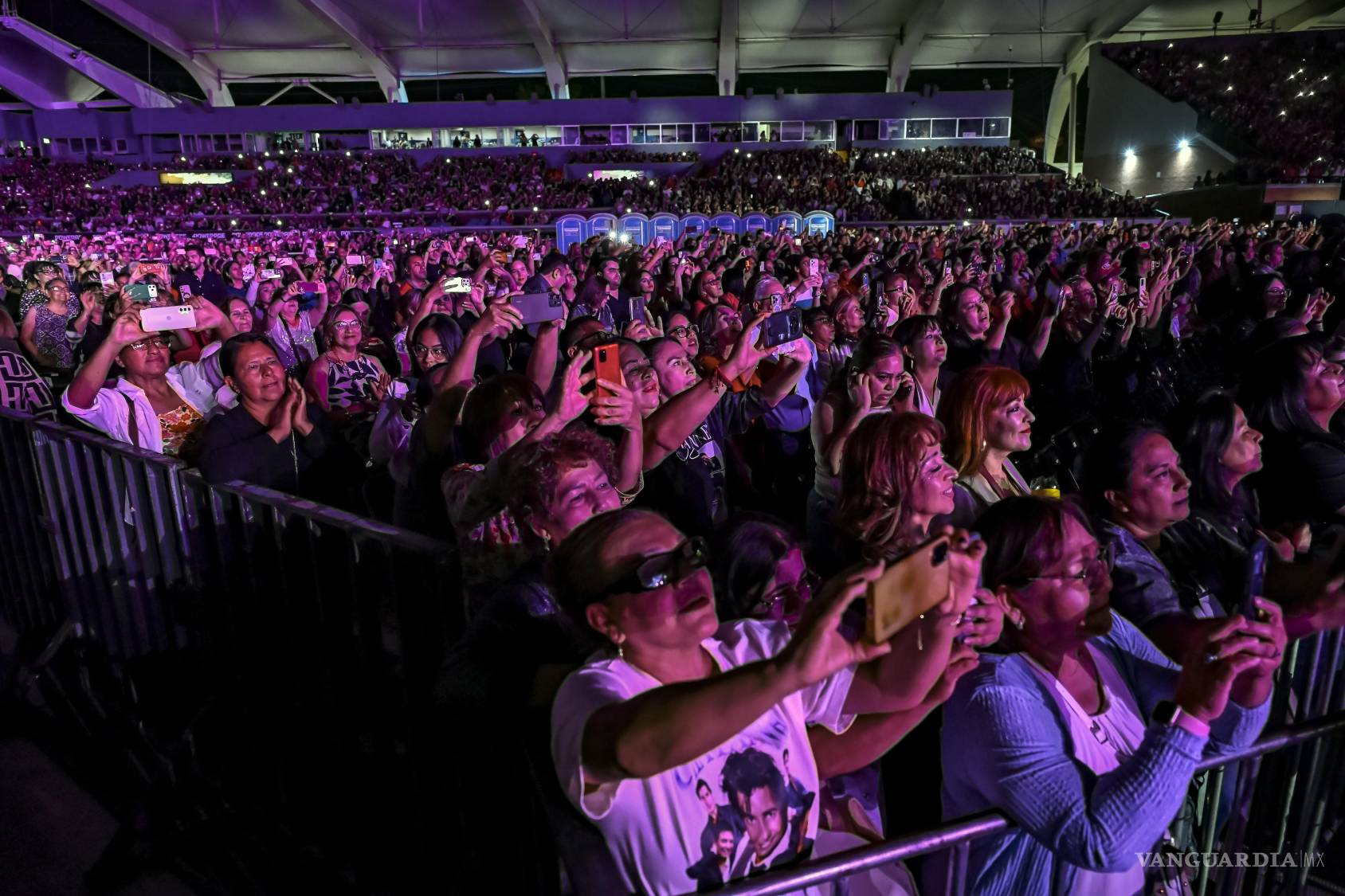 $!Chayanne reconquista el corazón de las mamás de Saltillo con una noche de ritmo y nostalgia