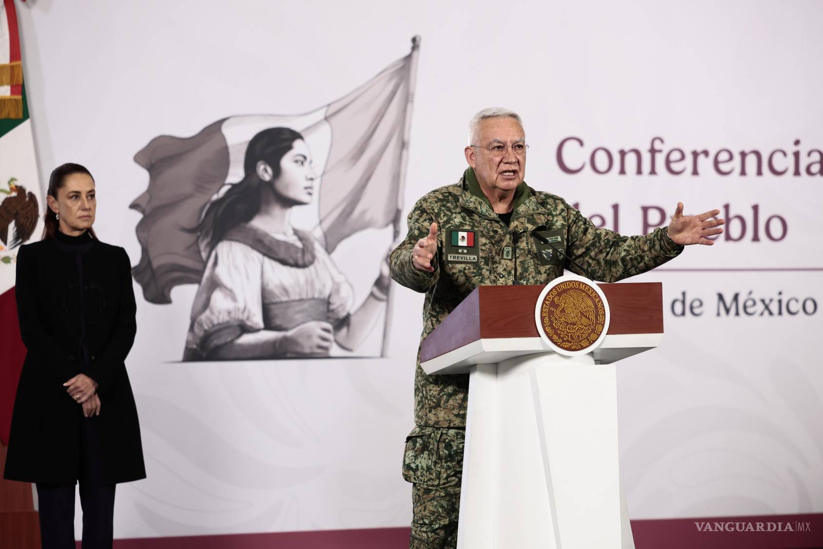 $!El secretario de la Defensa Nacional, Ricardo Trevilla, participa en la mañanera en el Palacio Nacional de Ciudad de México.